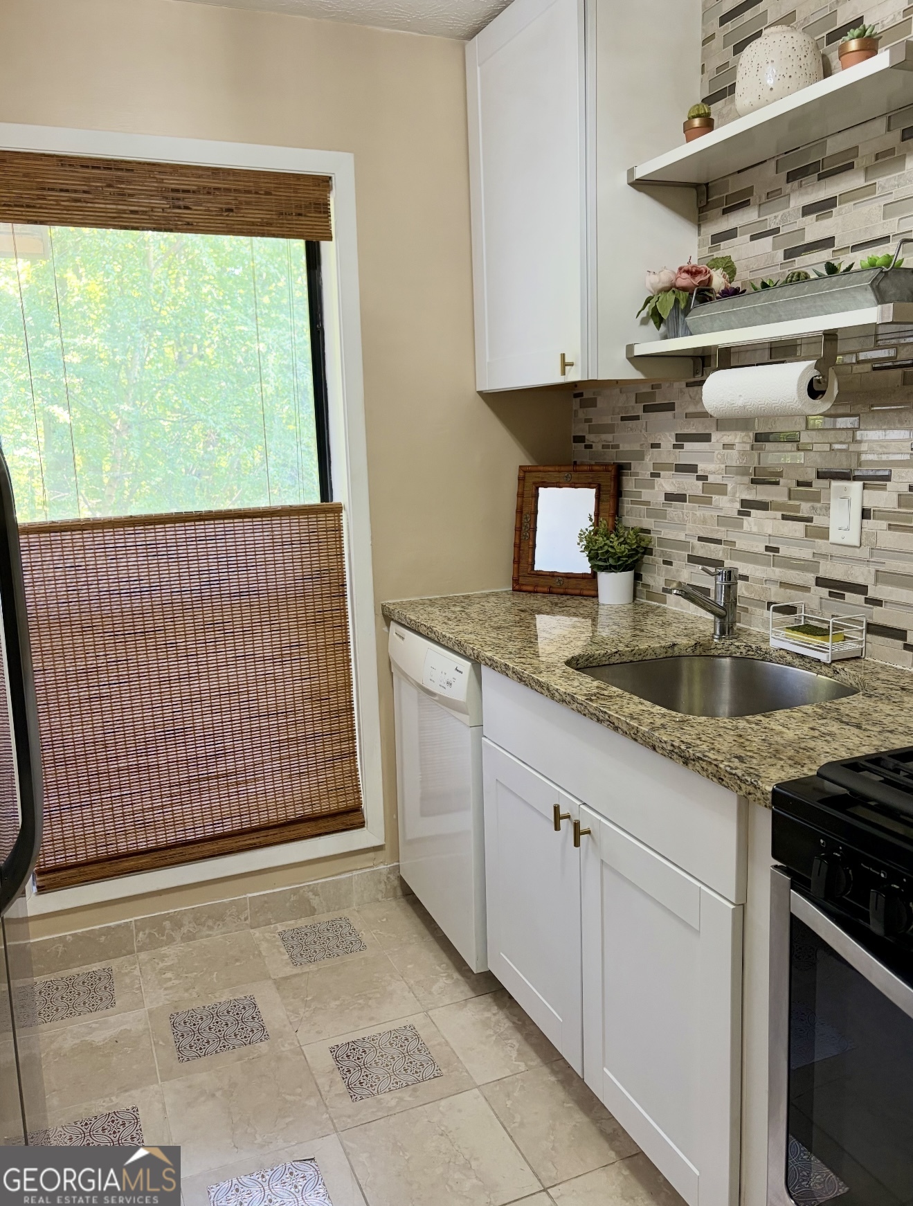 709 Woodcliff Drives Property Photo 2