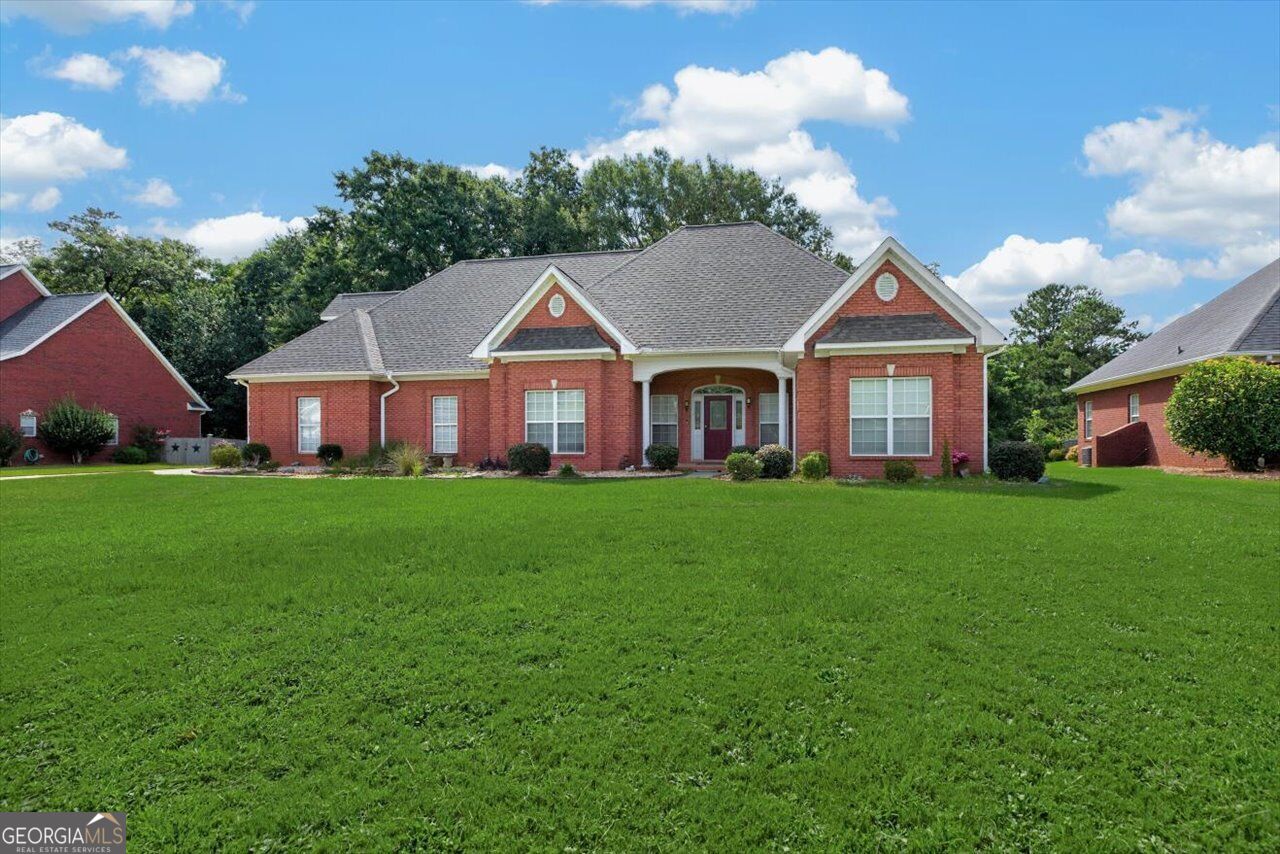 214 Knob Hill Drive Property Photo 2