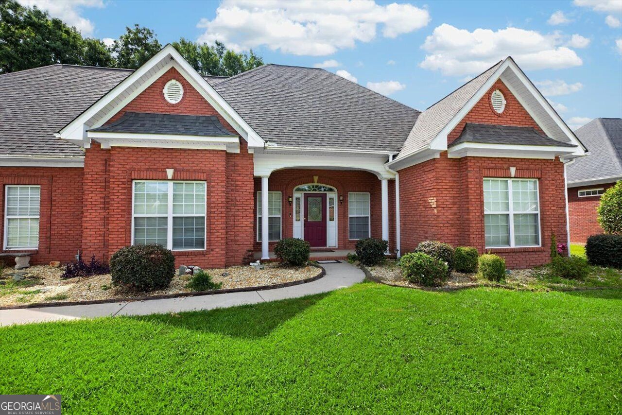 214 Knob Hill Drive Property Photo 3