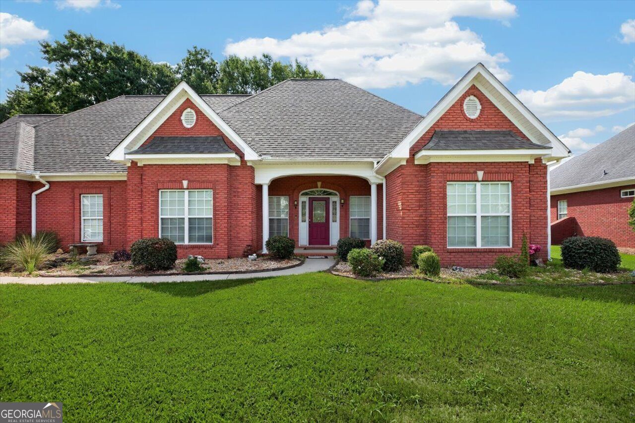 214 Knob Hill Drive Property Photo 4