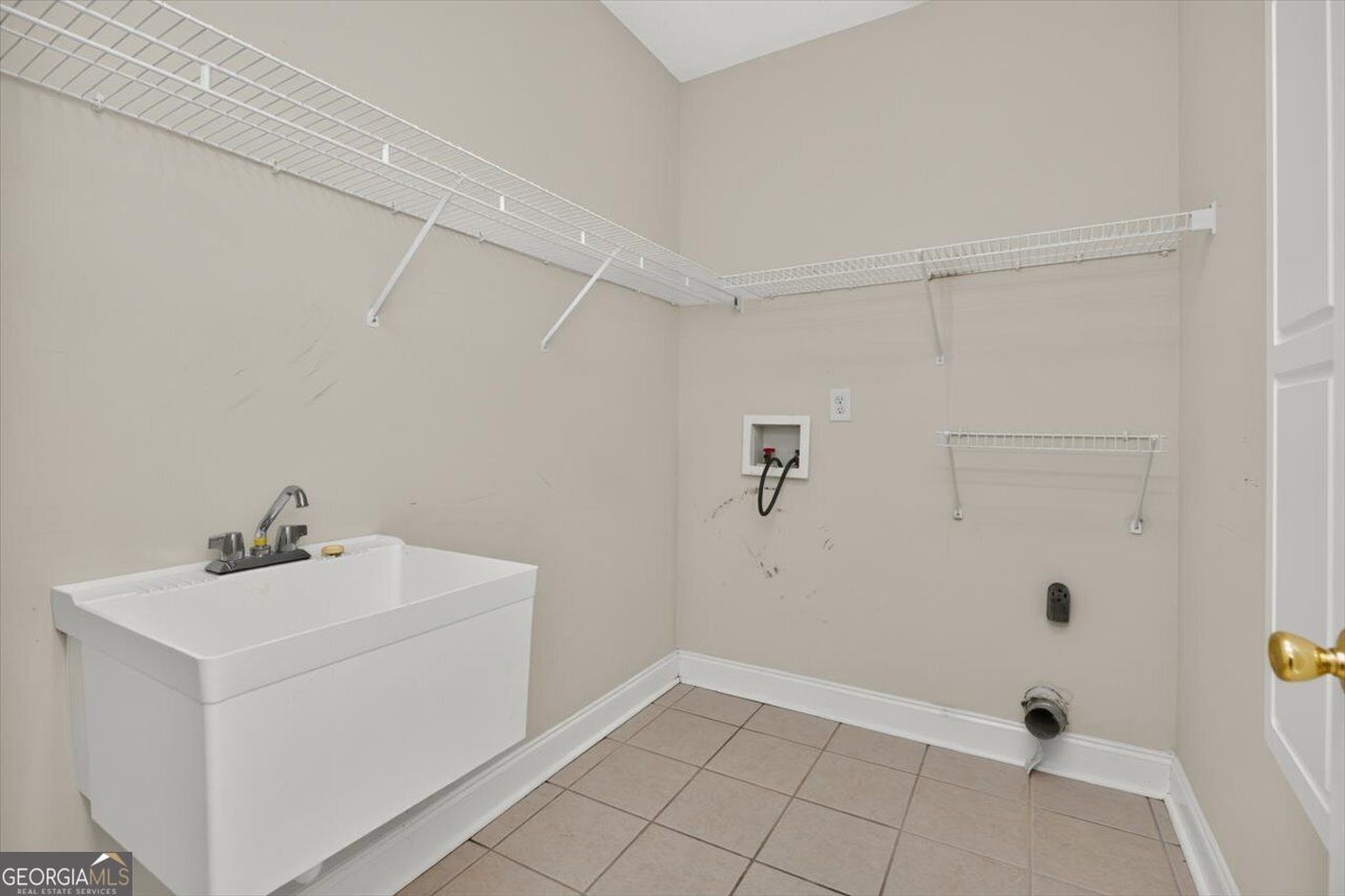 214 Knob Hill Drive Property Photo 19