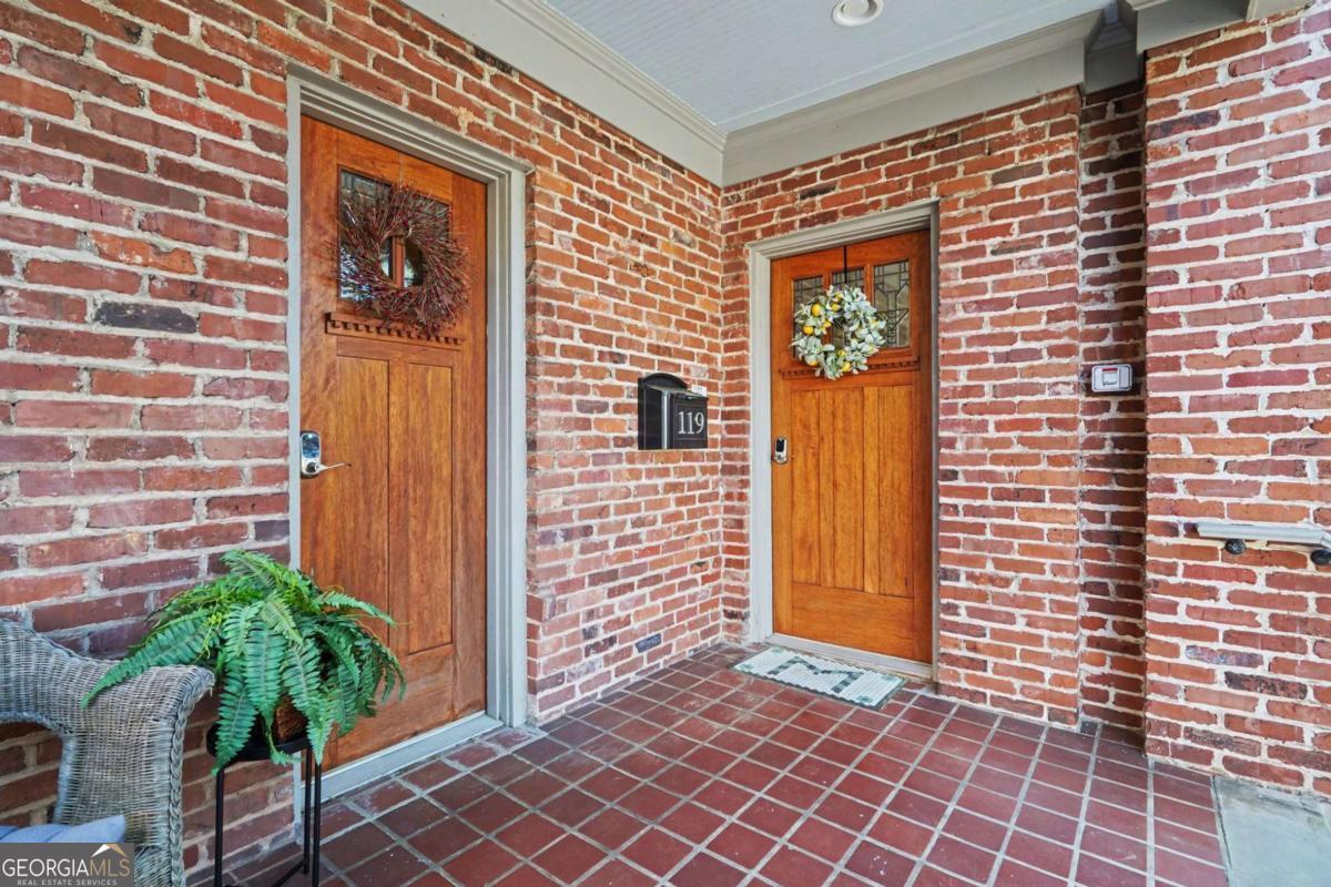 119 E Maple Street Property Photo 4