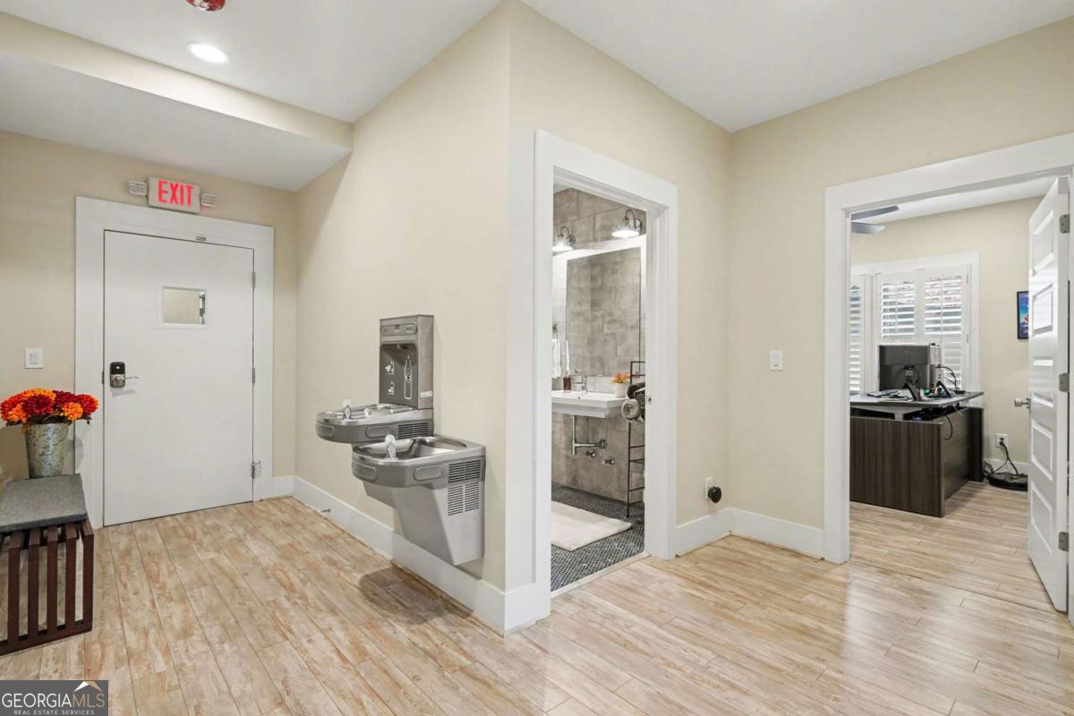 119 E Maple Street Property Photo 8