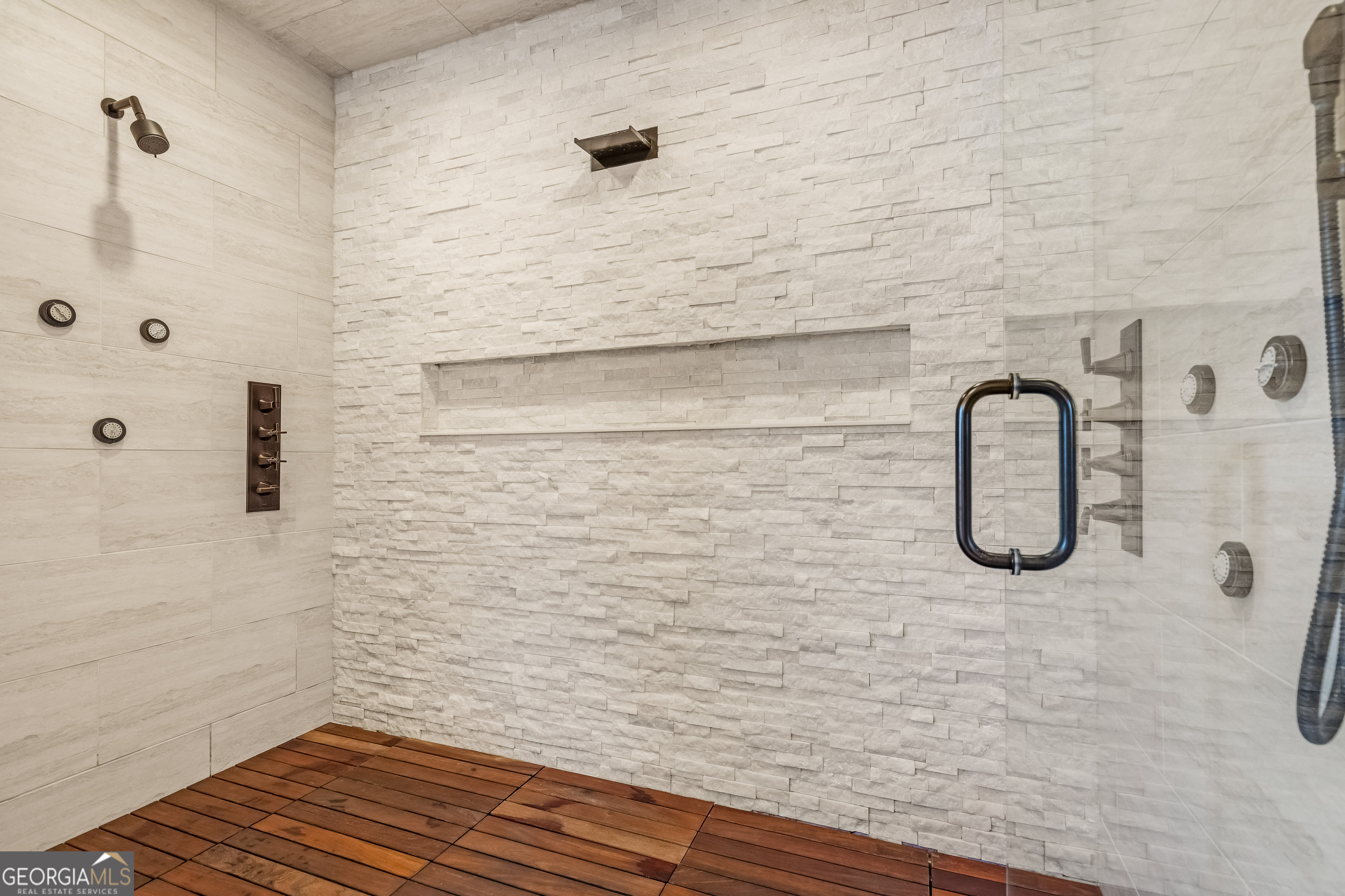 119 E Maple Street Property Photo 32