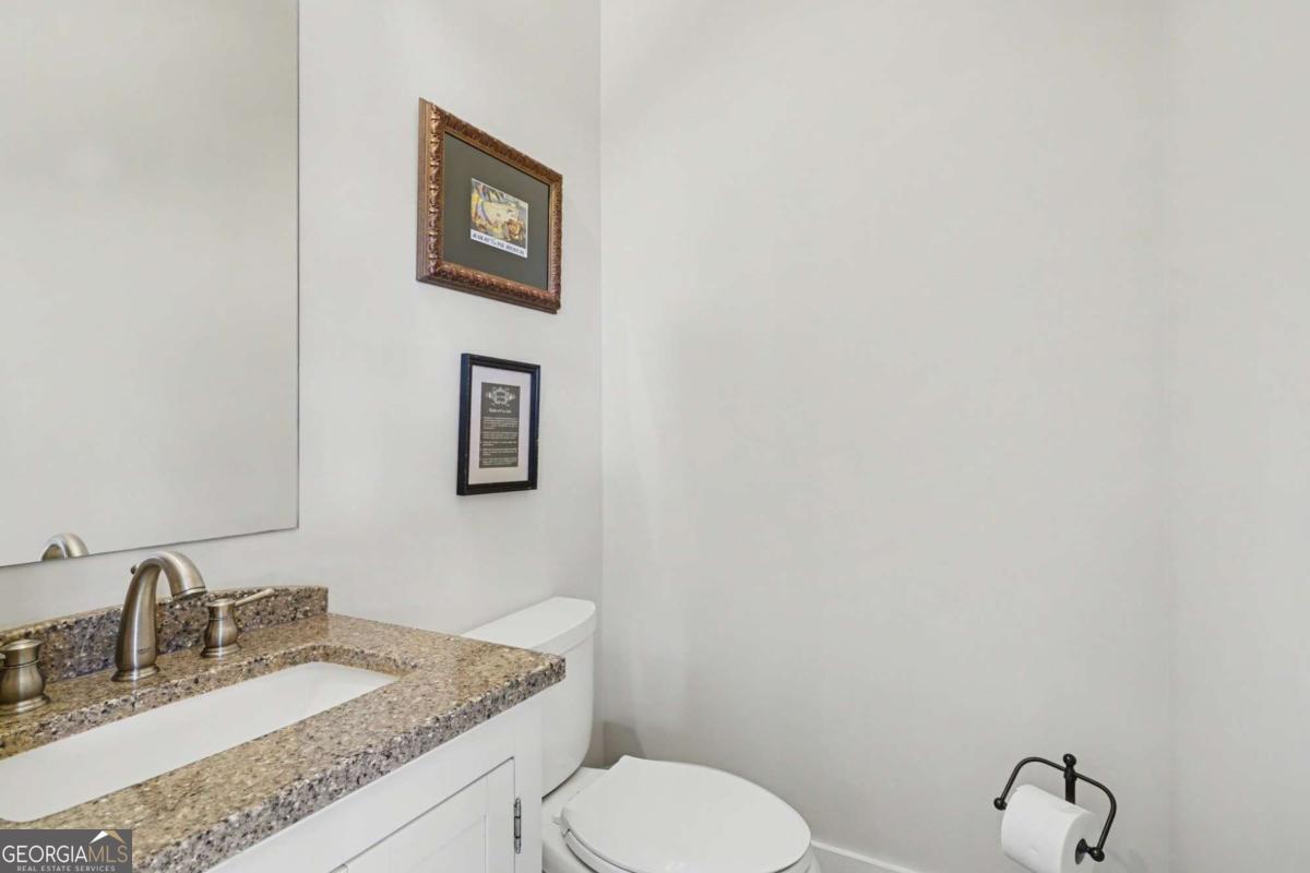 119 E Maple Street Property Photo 38