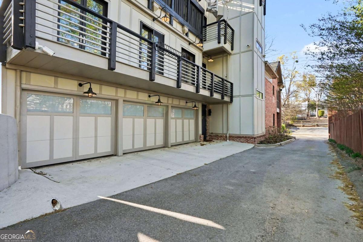 119 E Maple Street Property Photo 51