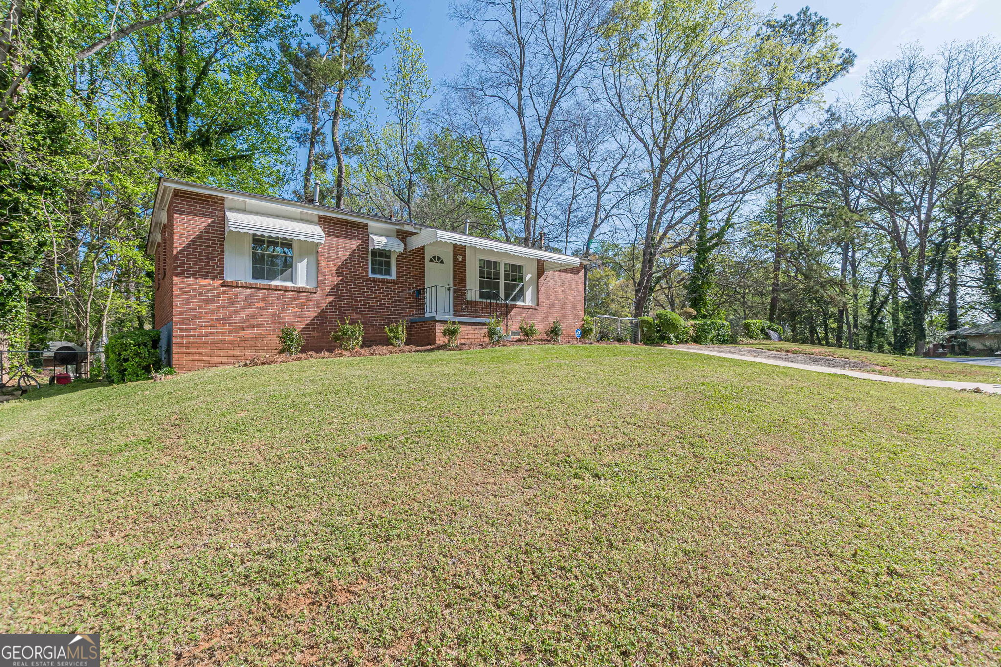 258 Toni Place Se Property Photo 2