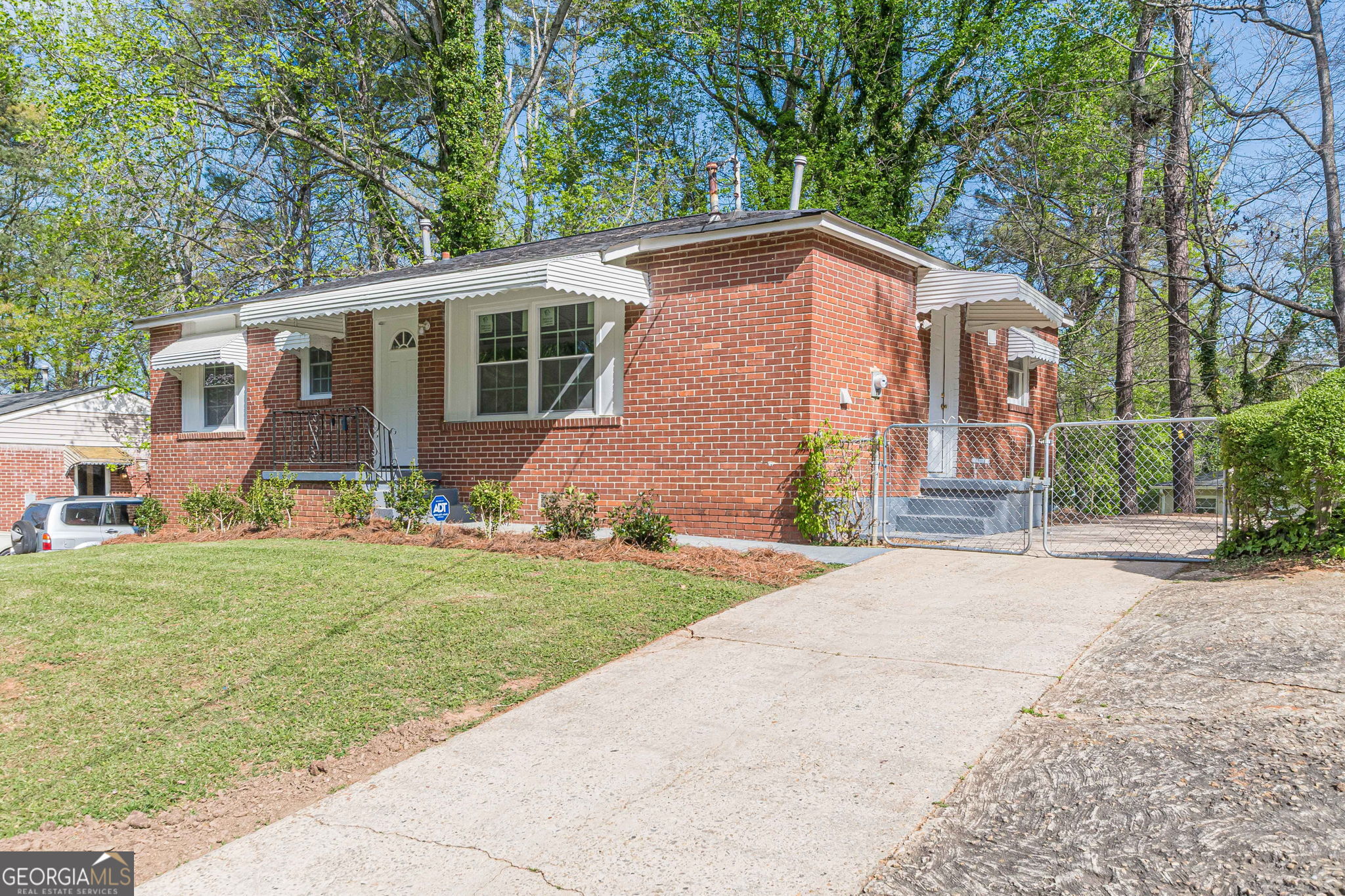 258 Toni Place Se Property Photo 4