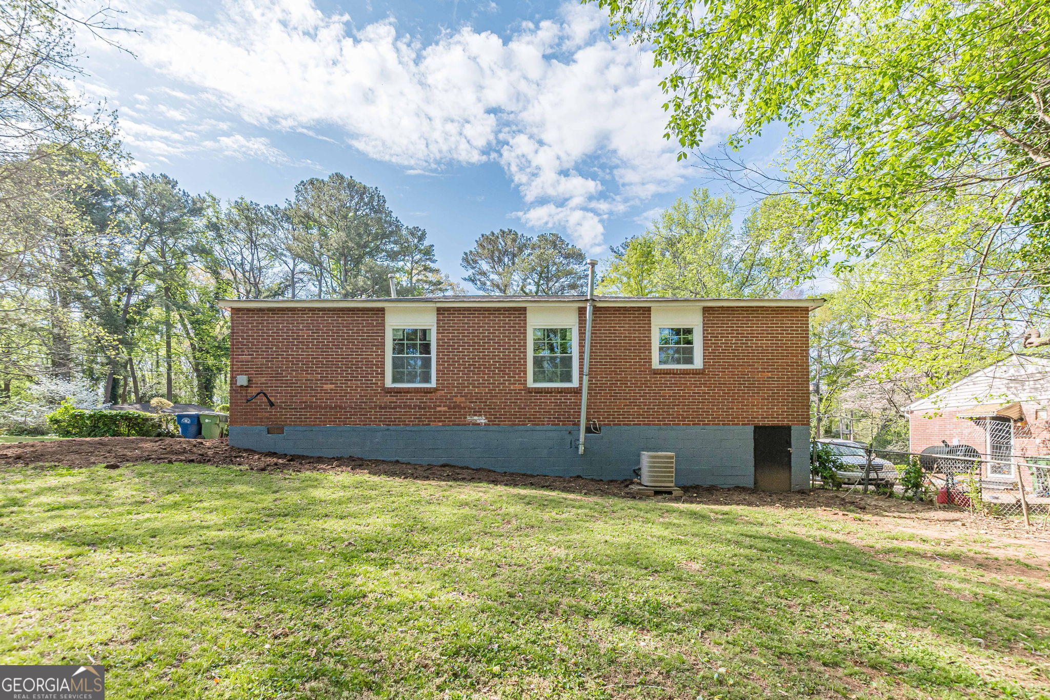 258 Toni Place Se Property Photo 6