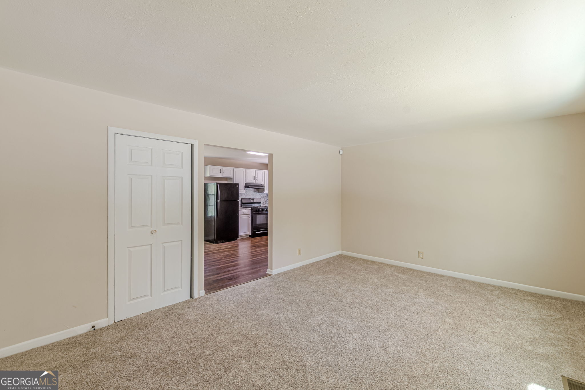 258 Toni Place Se Property Photo 8