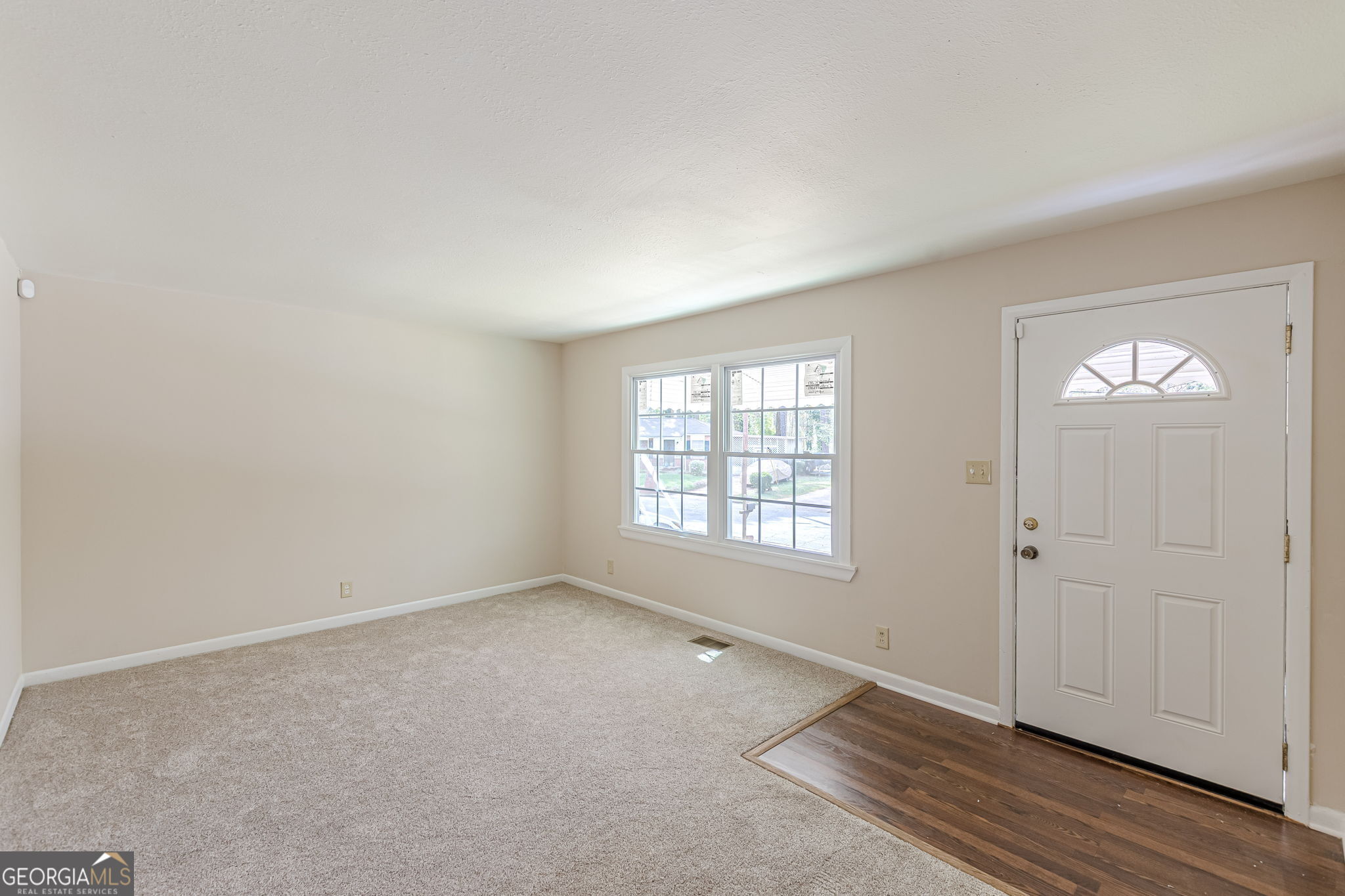 258 Toni Place Se Property Photo 9