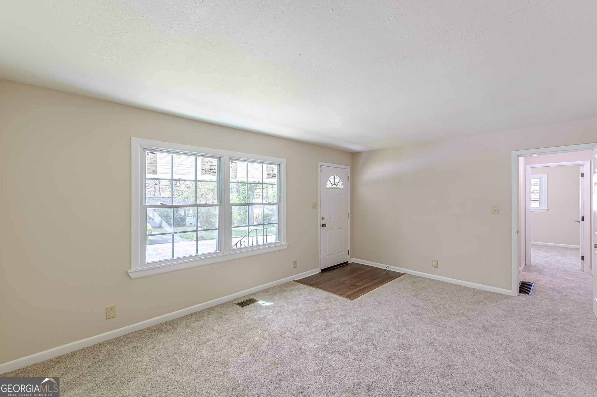 258 Toni Place Se Property Photo 10