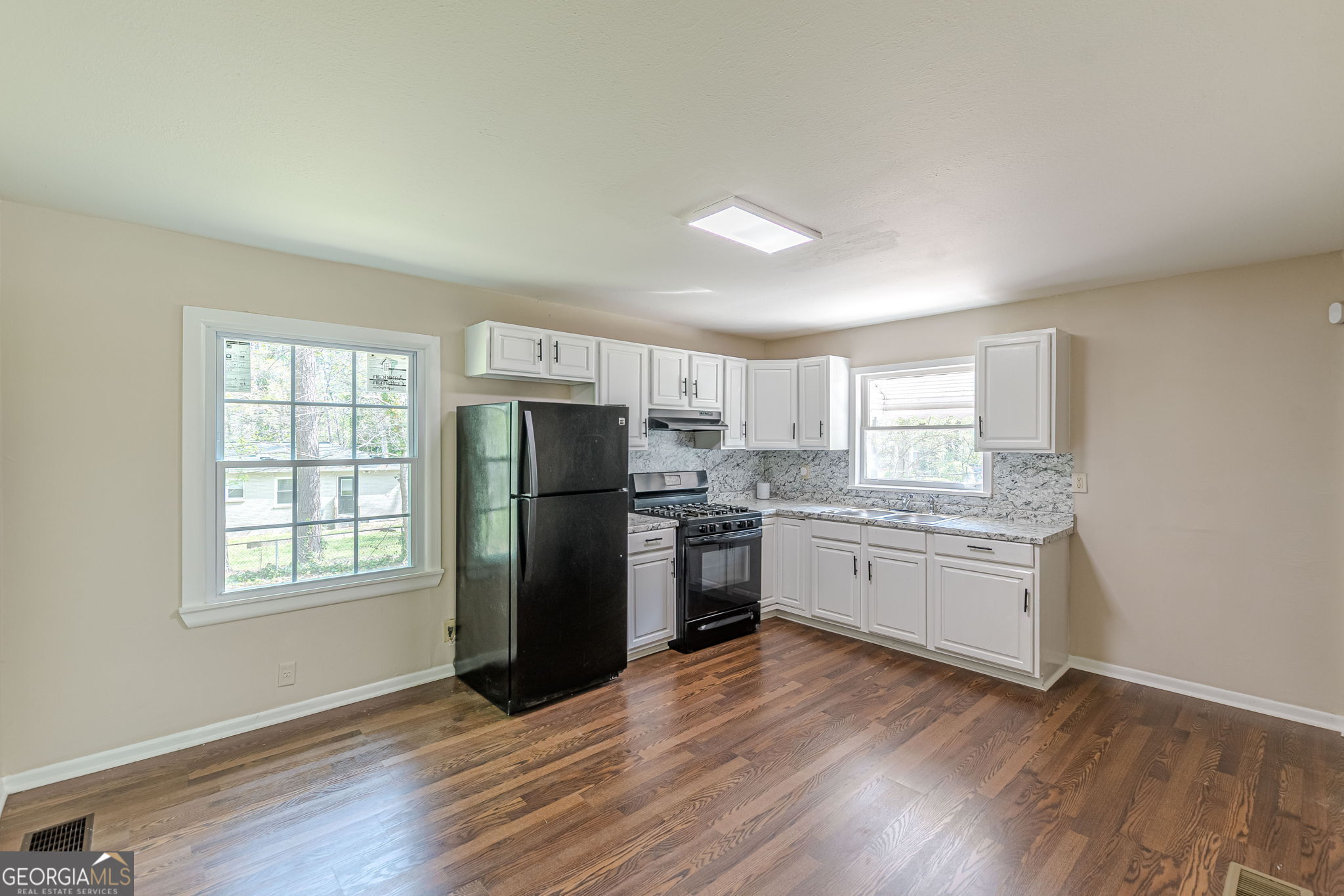 258 Toni Place Se Property Photo 11