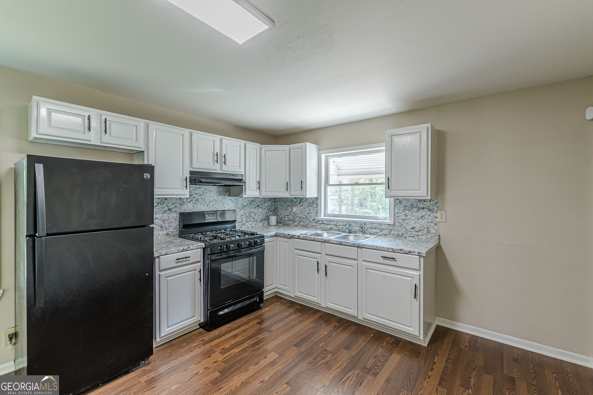 258 Toni Place Se Property Photo 14