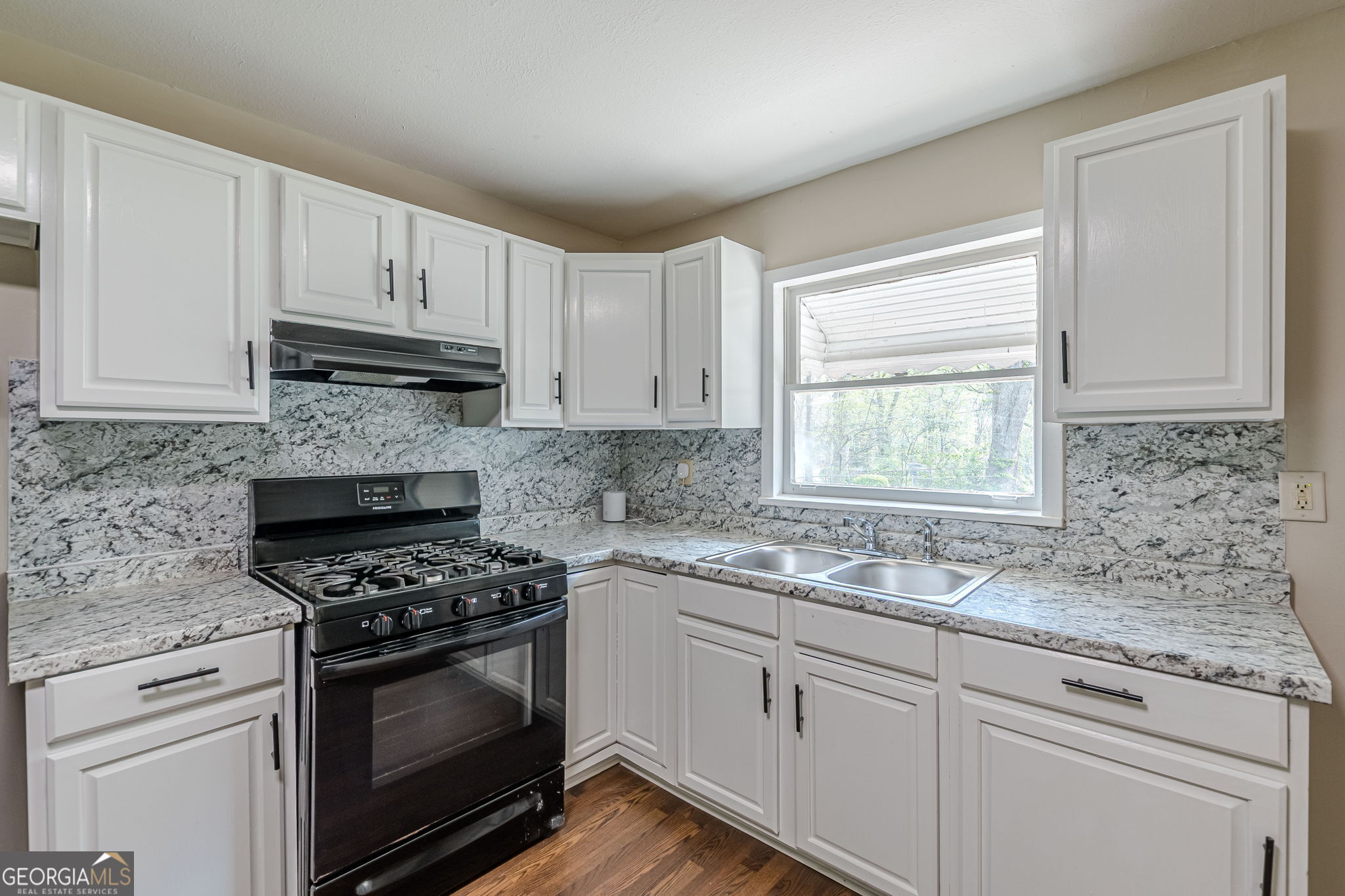 258 Toni Place Se Property Photo 15
