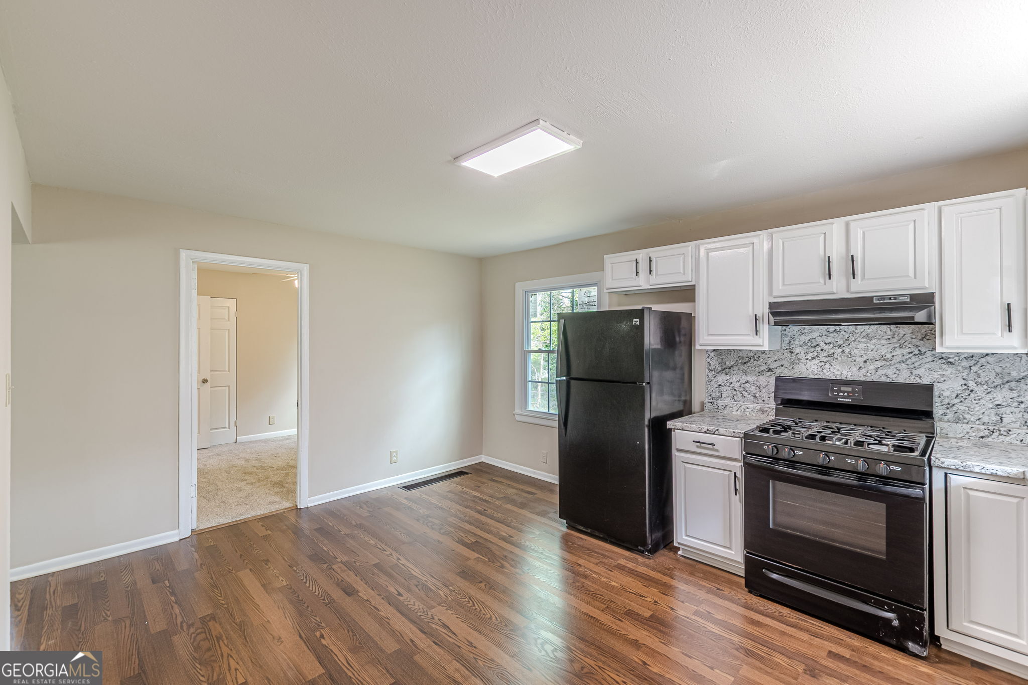 258 Toni Place Se Property Photo 17