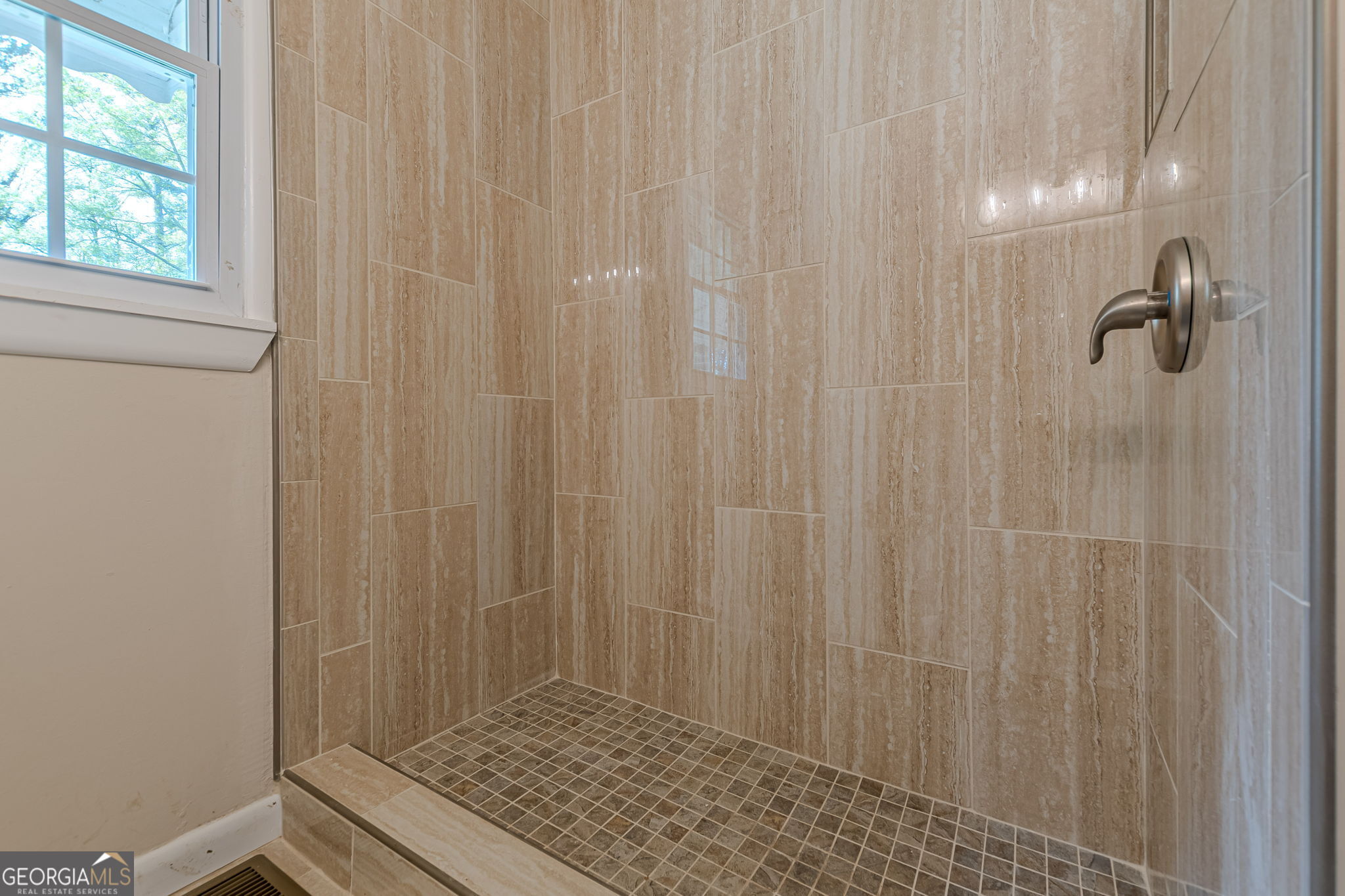 258 Toni Place Se Property Photo 29