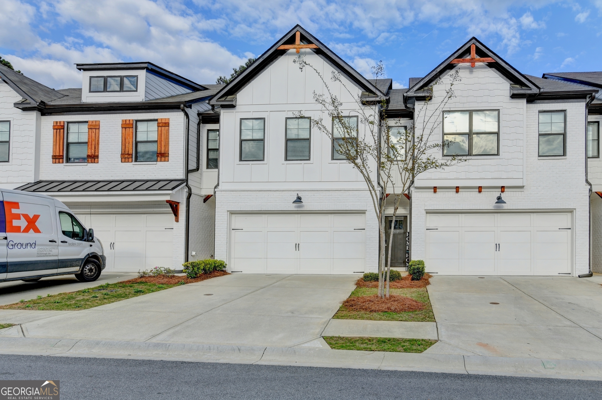 207 N Auburn Landing Place Property Photo 1