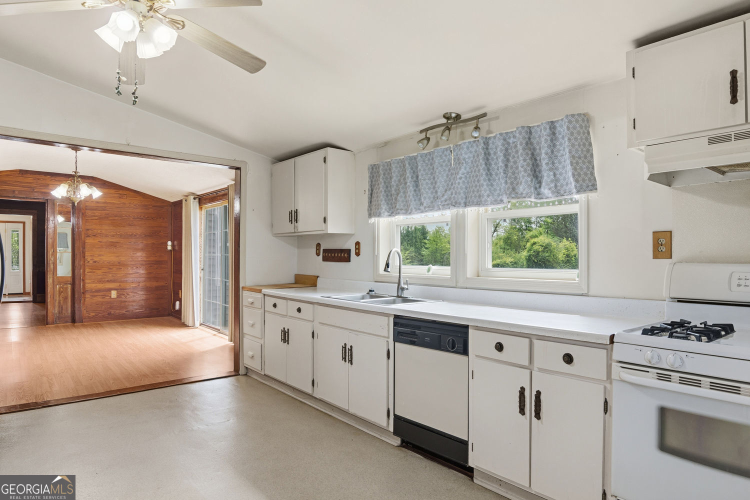 2010 Page Road Property Photo 44