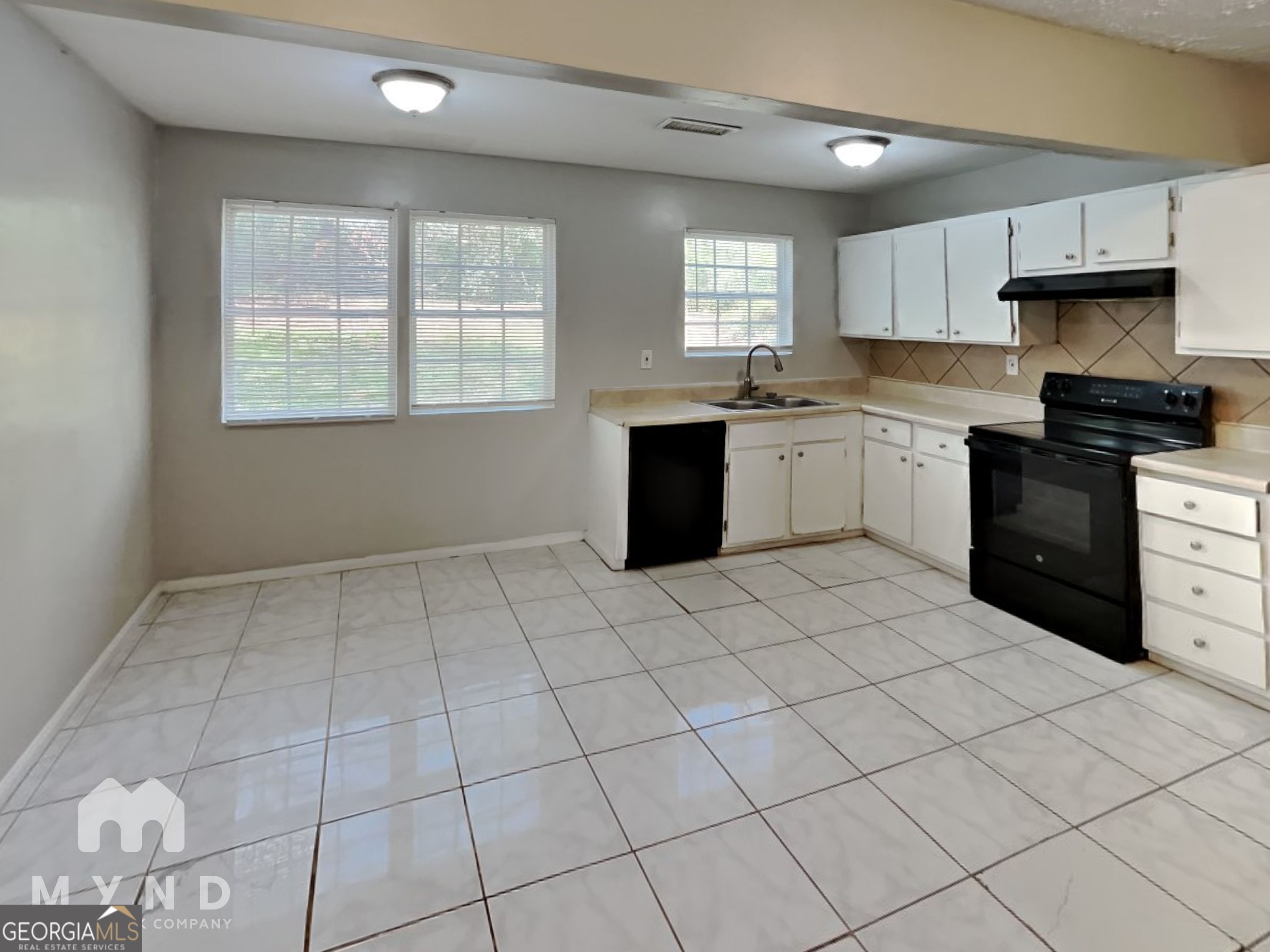 450 Fairburn Road Nw Property Photo 3