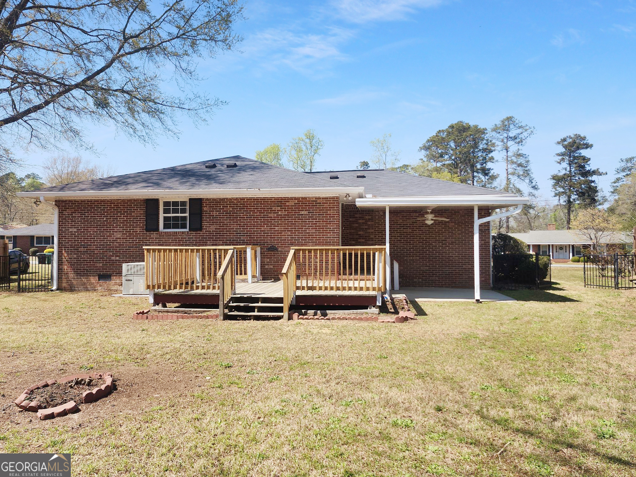 542 Lee Street Property Photo 5