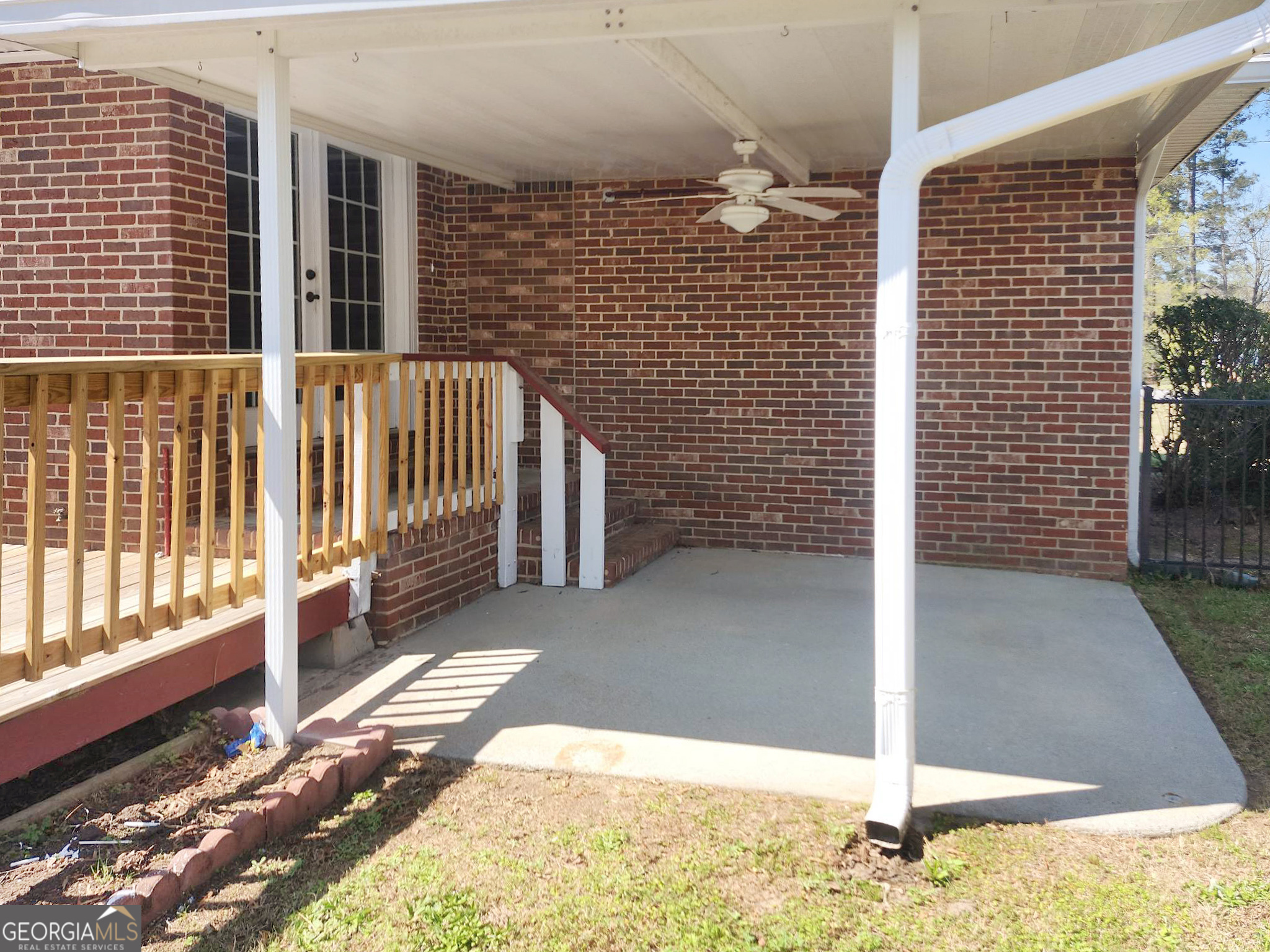 542 Lee Street Property Photo 6