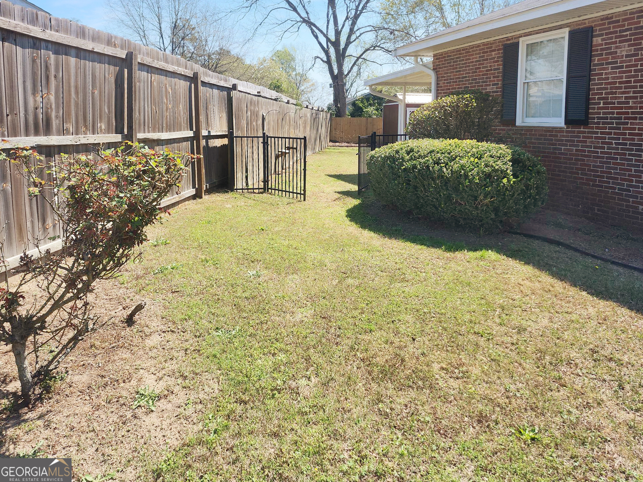 542 Lee Street Property Photo 8