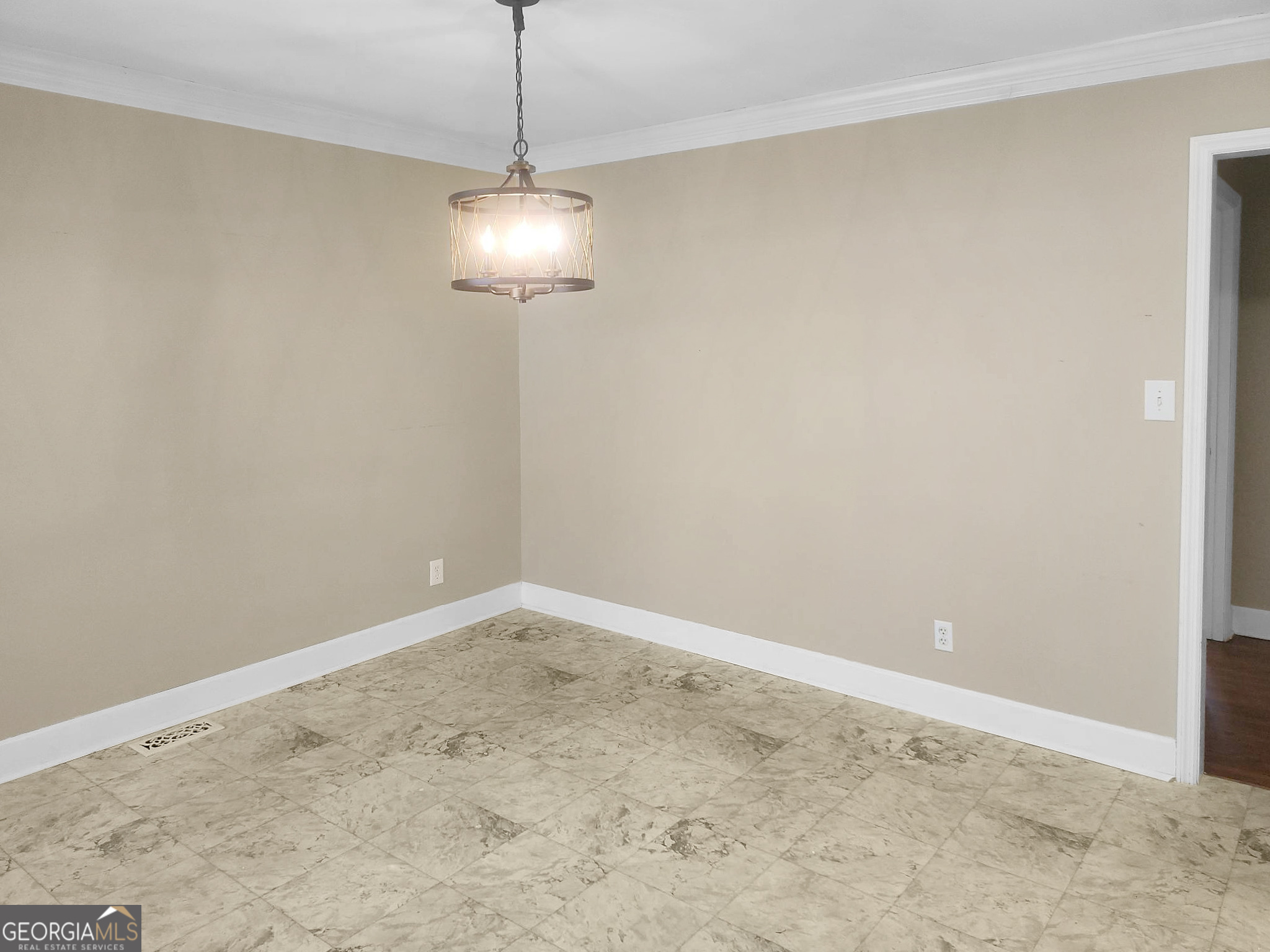 542 Lee Street Property Photo 9
