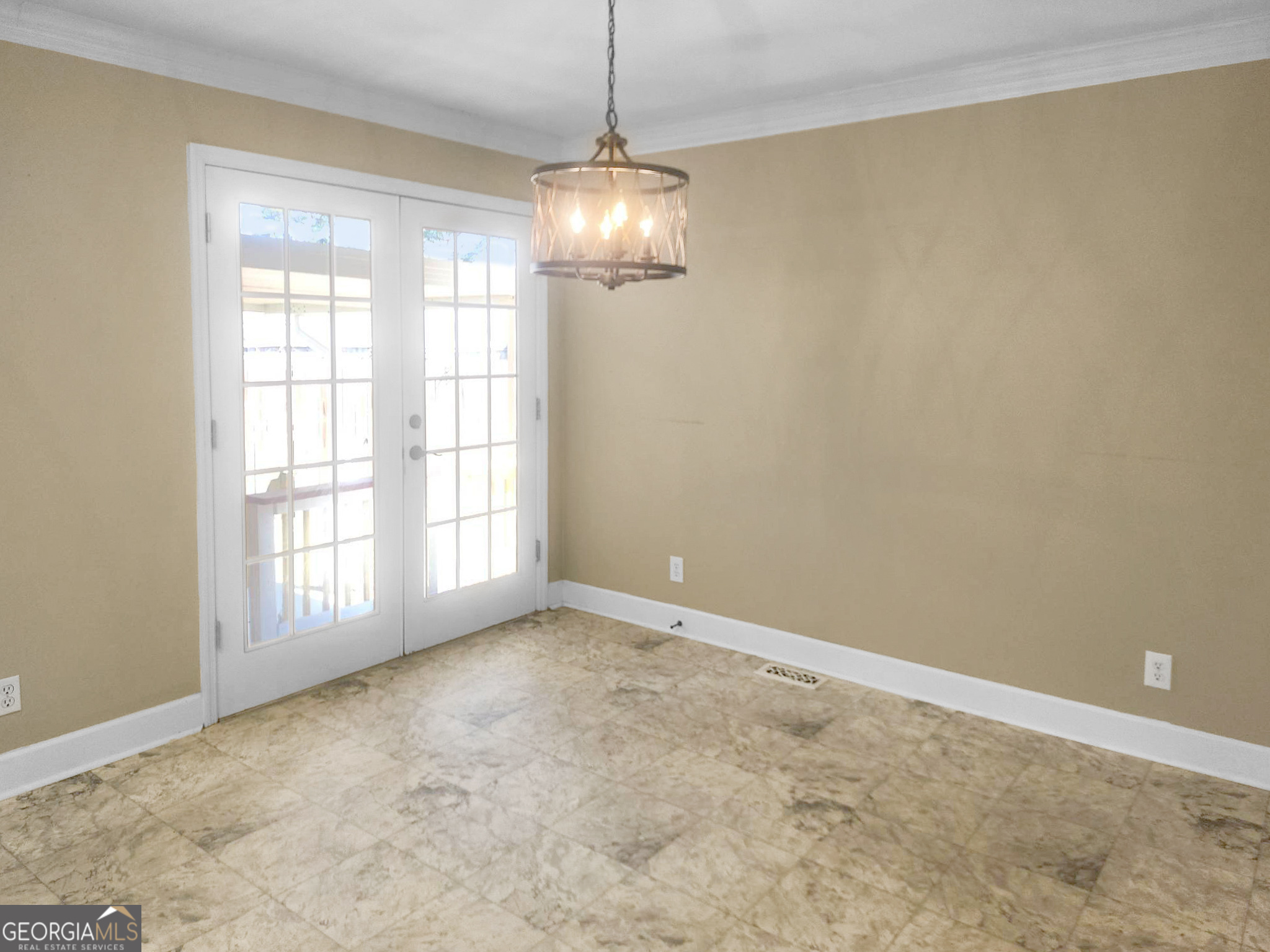 542 Lee Street Property Photo 10