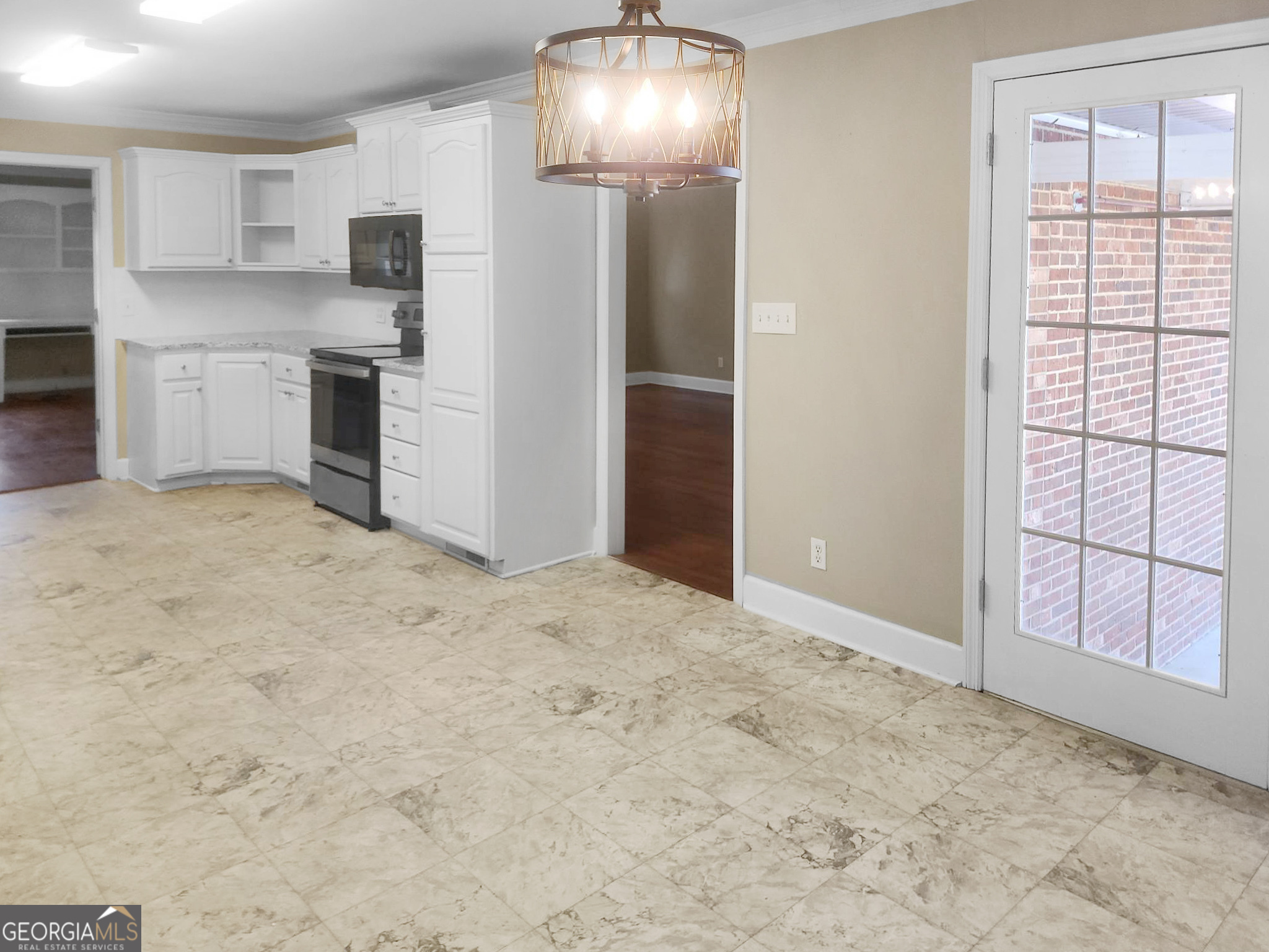 542 Lee Street Property Photo 11