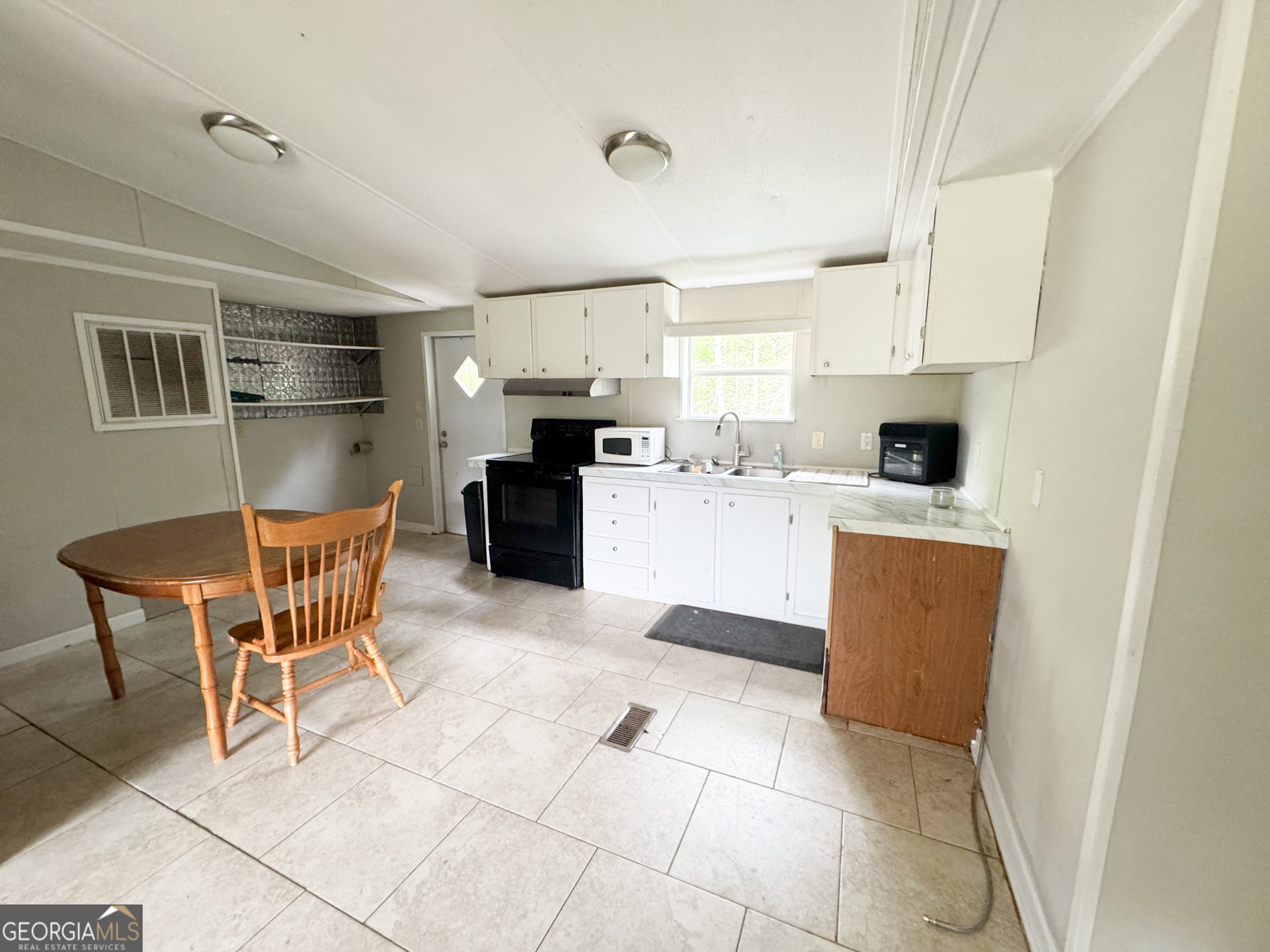 877 W Rushing Road Property Photo 10
