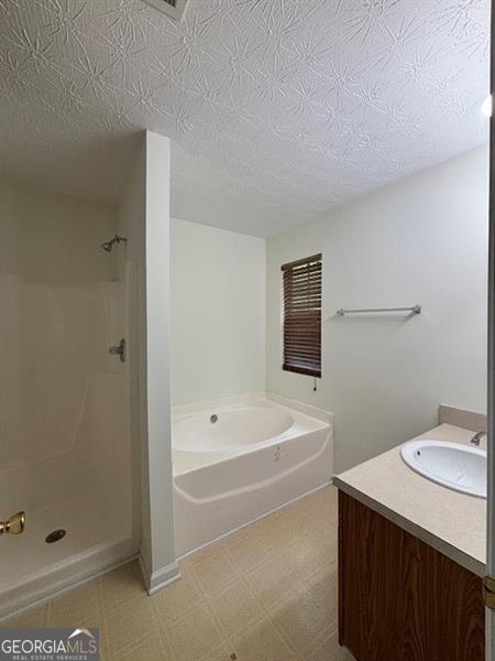 1560 Eastern Sunrise Lane Property Photo 18