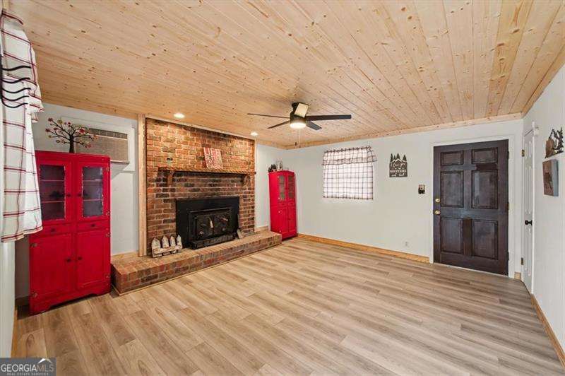 68 Hawk Lane Property Photo 6