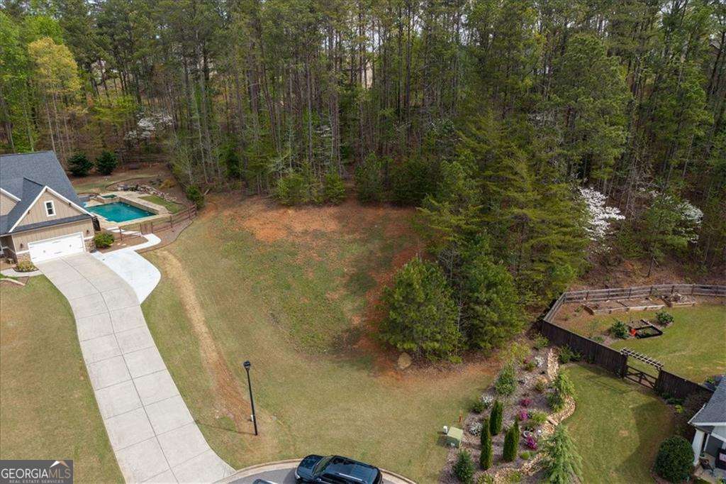18 Pinoak Trail Se Property Photo 3