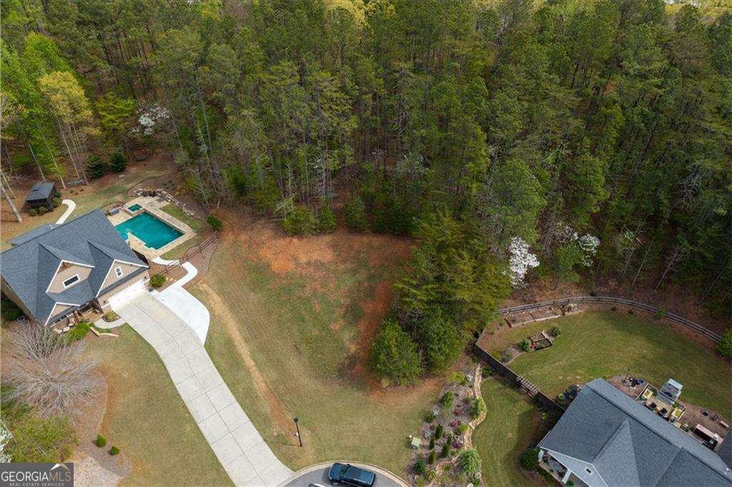 18 Pinoak Trail Se Property Photo 4