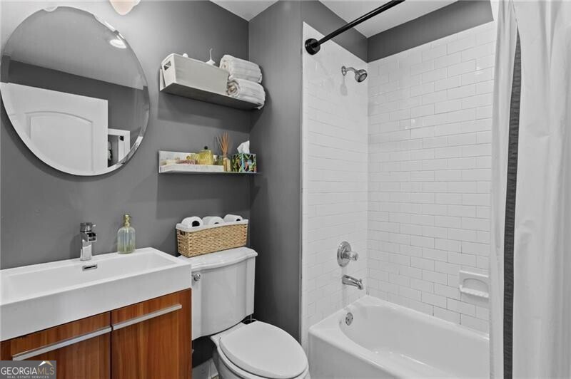 908 Juniper Street Ne # 207 Property Photo 17