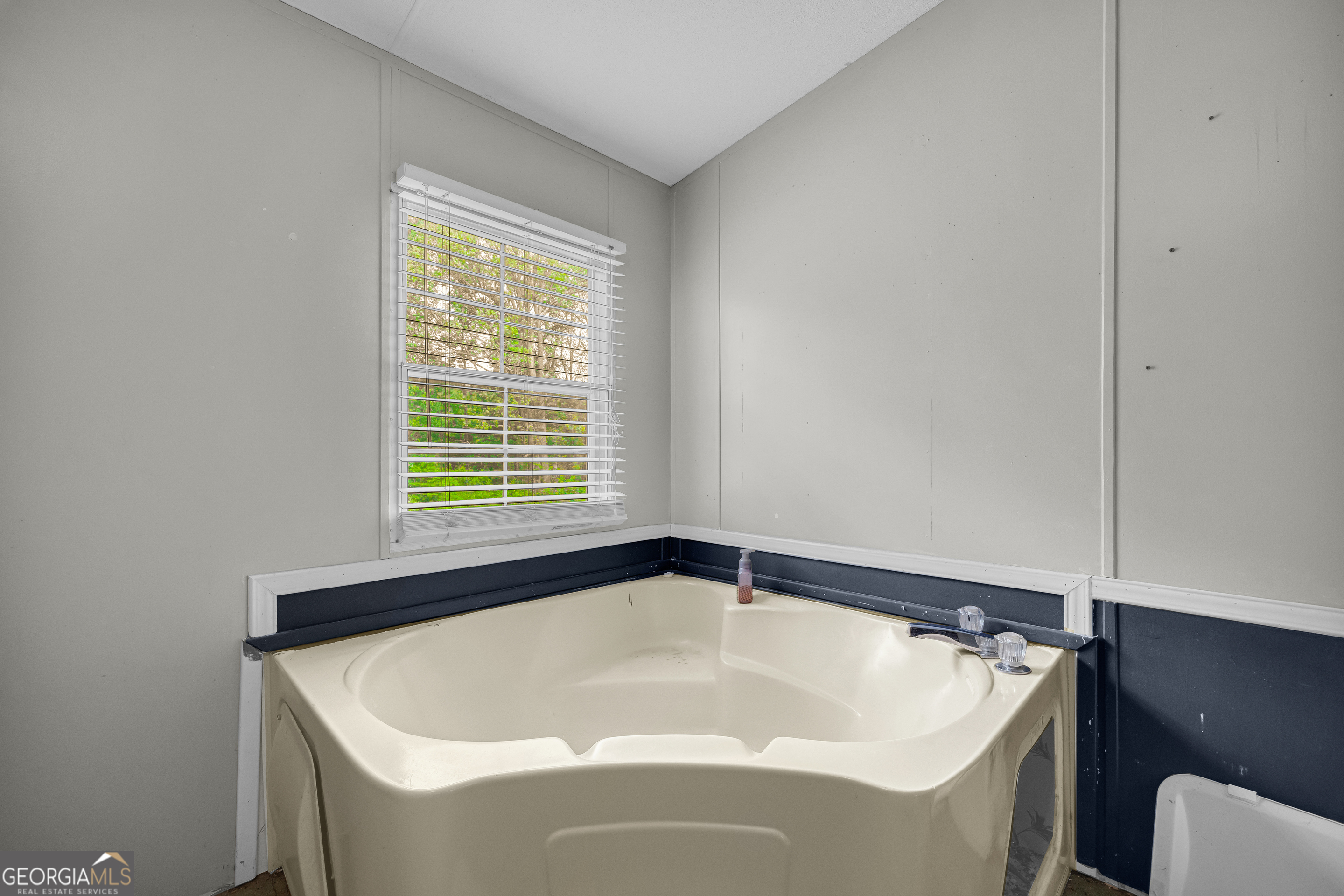 35 Jordan Loop Property Photo 32