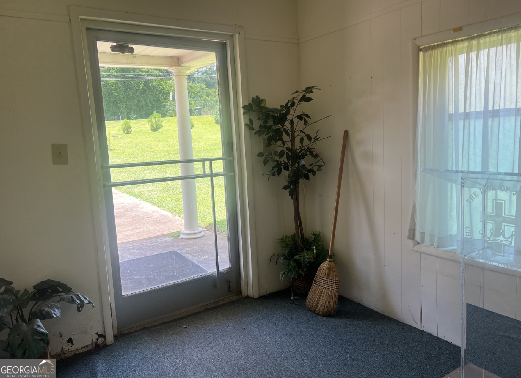 1293 S 19 Highway Property Photo 5