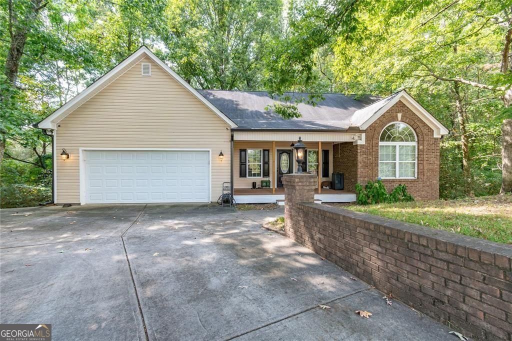 2208 Clarendon Court Property Photo 1