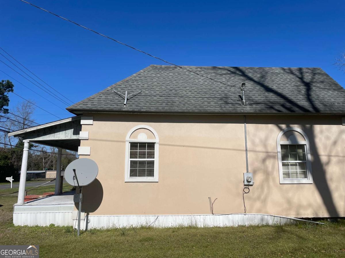 717 Glenmore Avenue Property Photo 3