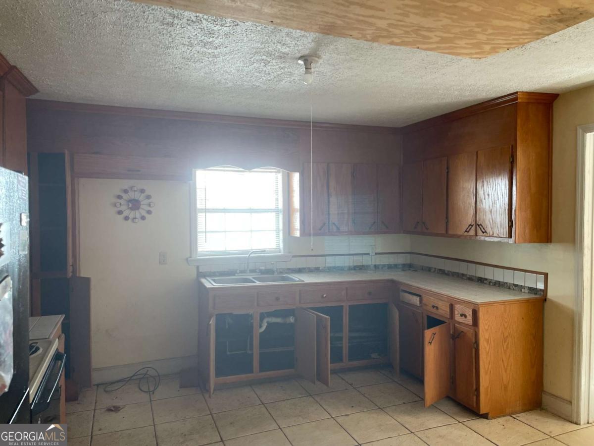 717 Glenmore Avenue Property Photo 9