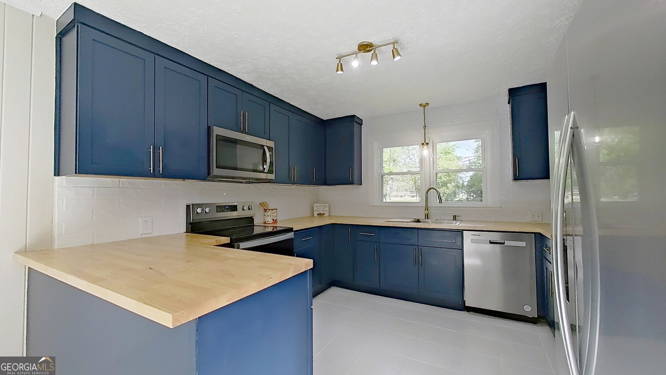 481 4th Street Property Photo 11