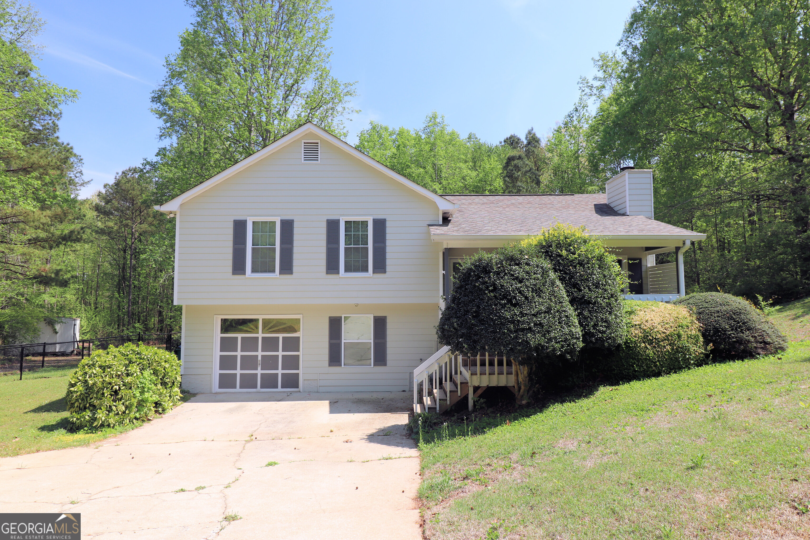 192 Deerfield Drive Property Photo 2