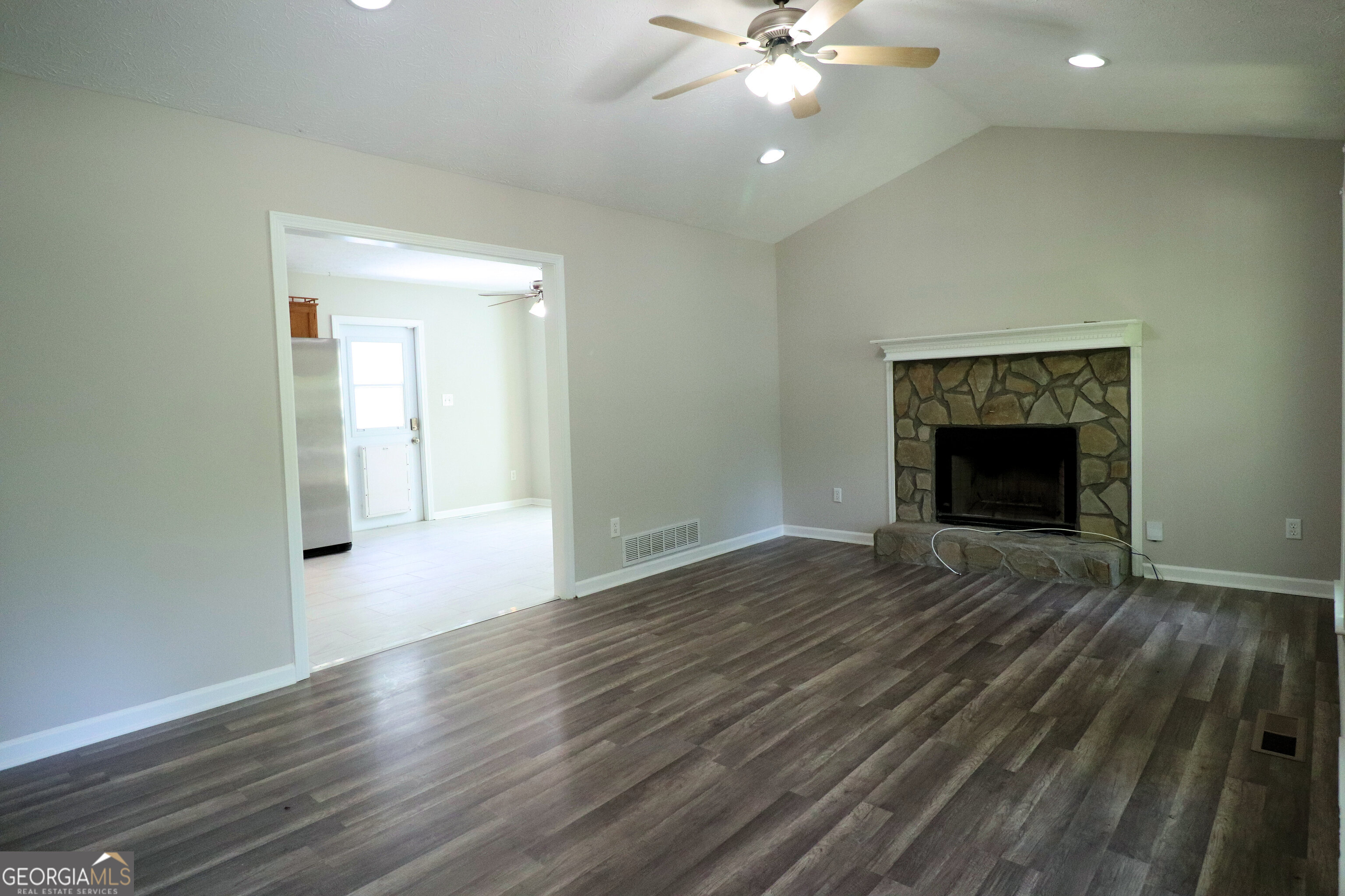 192 Deerfield Drive Property Photo 4