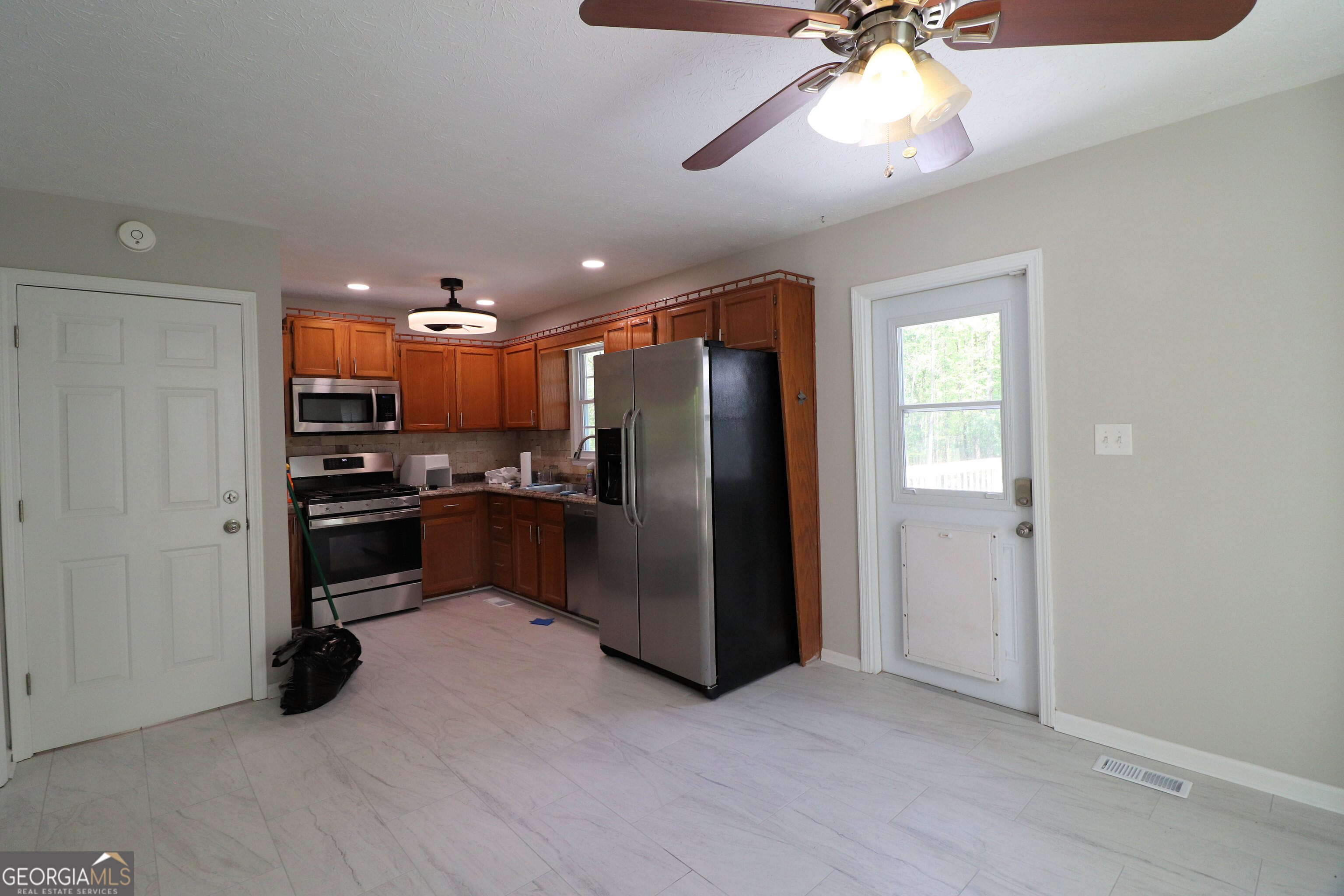 192 Deerfield Drive Property Photo 7