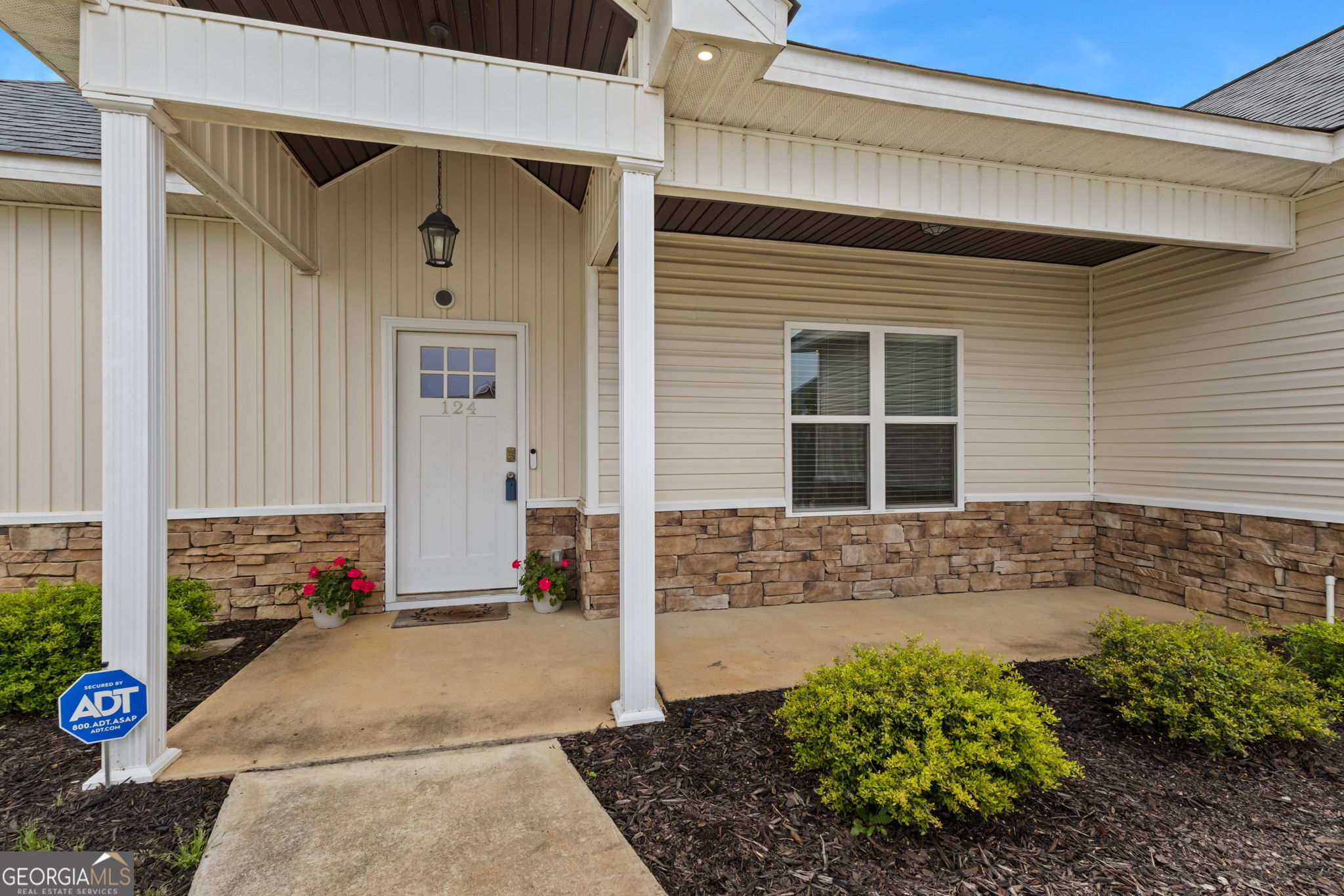 124 Cascades Court Property Photo 2