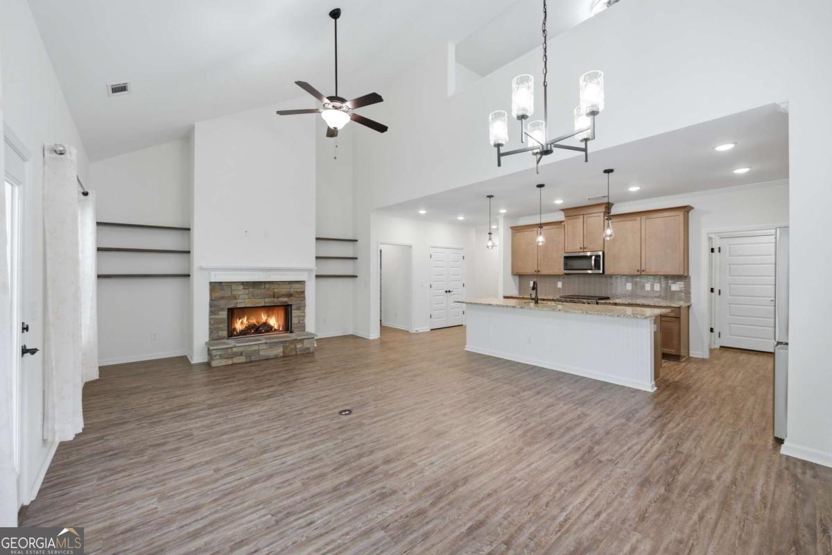 608 Spring Water Property Photo 14
