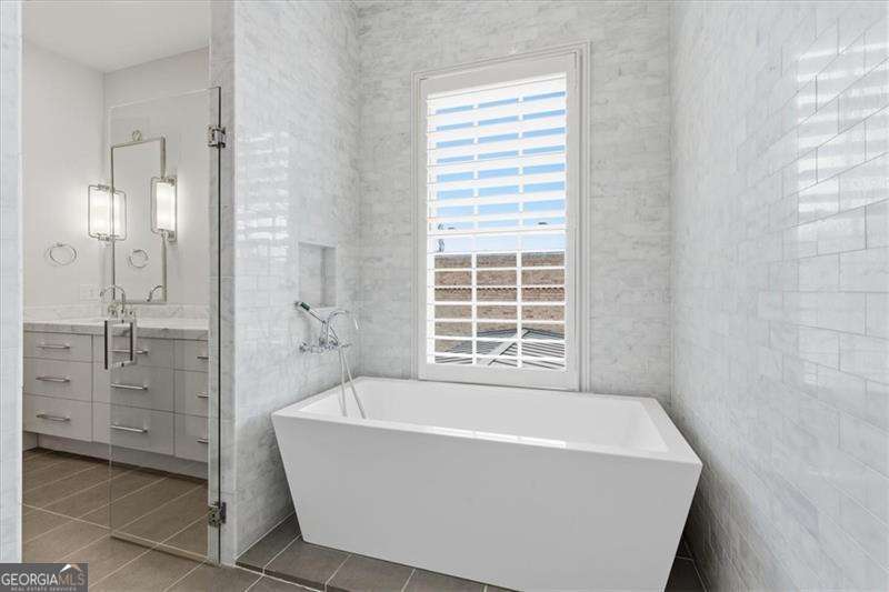 102 Grand Crescent Property Photo 43