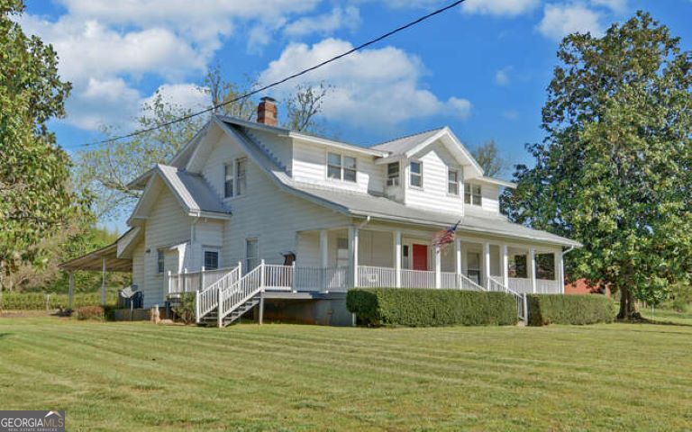 1211 Veterans Drive Property Photo 2