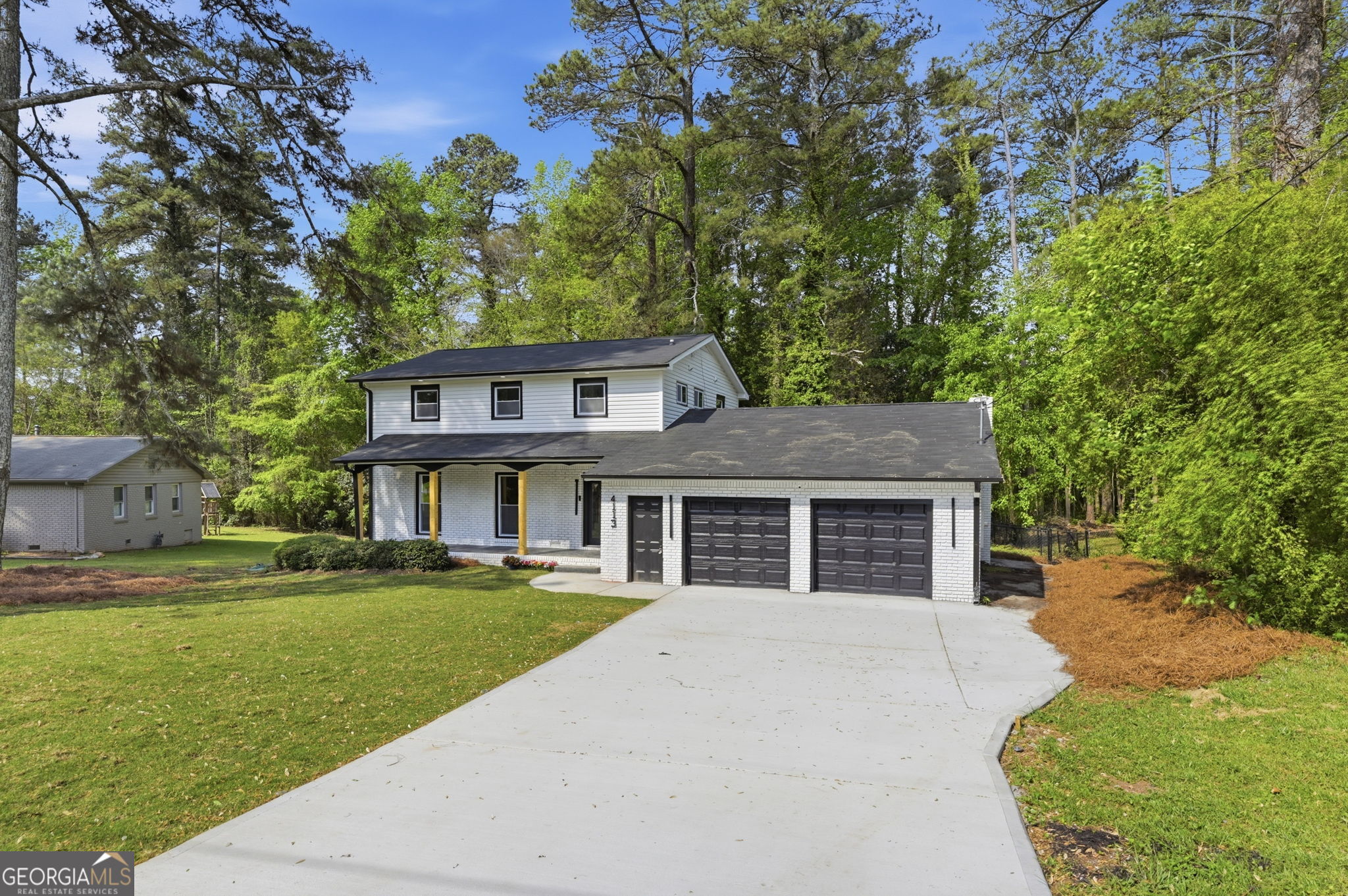 4113 Radcliffe Court Property Photo 3